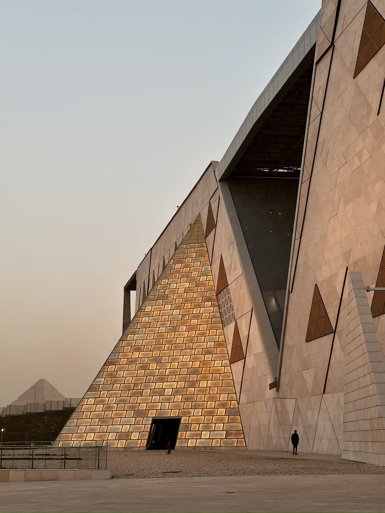 kim tu thap kien truc bao tang hien dai grand egyptian