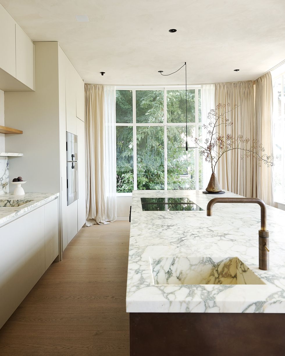 cua kinh mat bep da cam thach nha bep trong ngoi nha cai tao