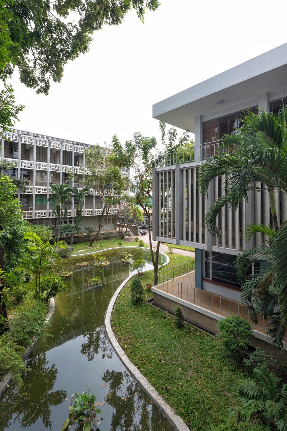 phong cach kien truc modernist dai hoc y duoc tphcm