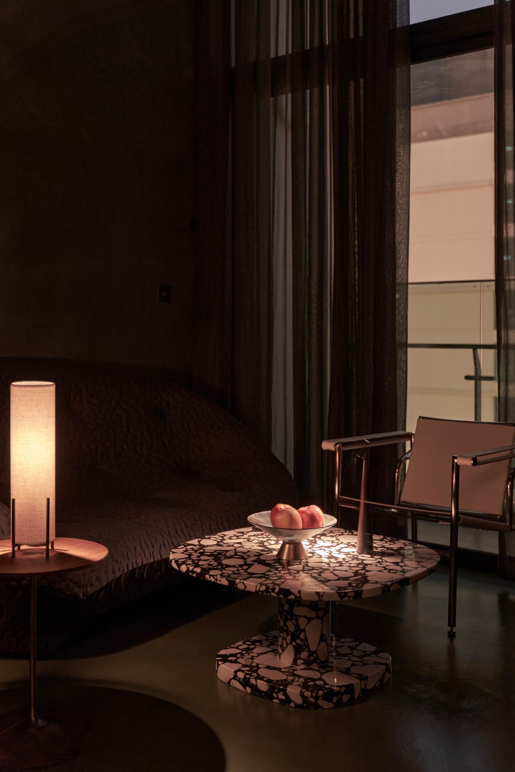 noi that phong khach ban da cam thach