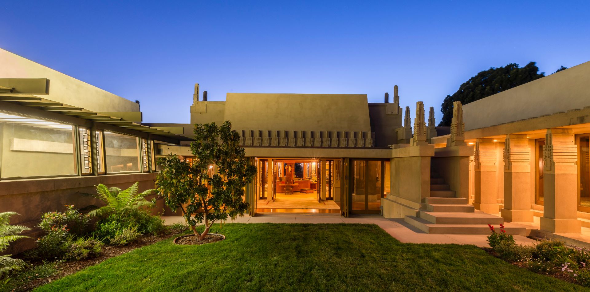 ngoi nha Hollyhock kien truc su Frank Lloyd Wright 1921