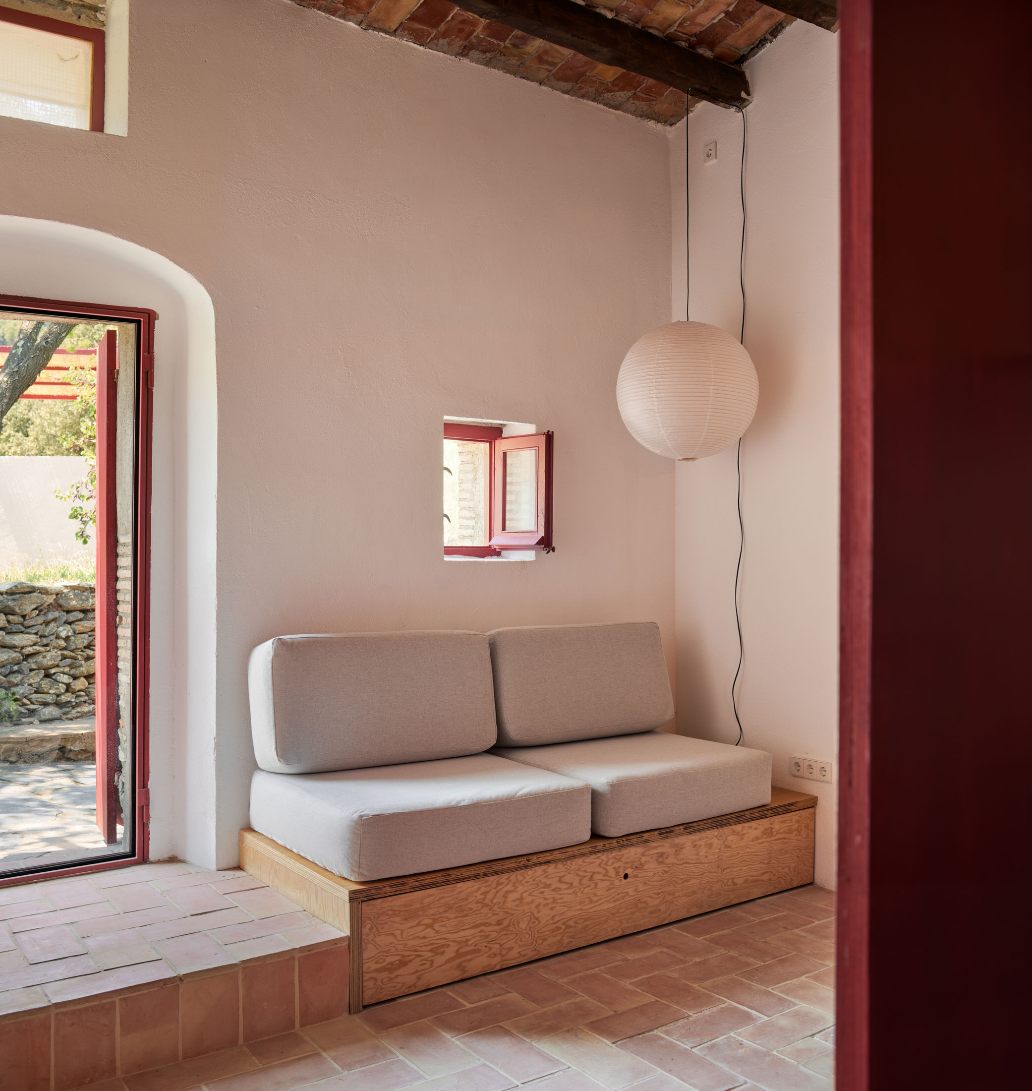 xuong ruou phong khach Rai Pinto Studio Mas Estela nha bep