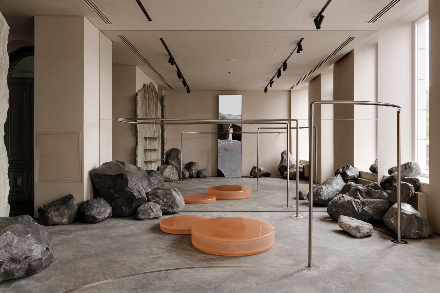 cua hang do cuoi milla nova noi that epoxy be tong