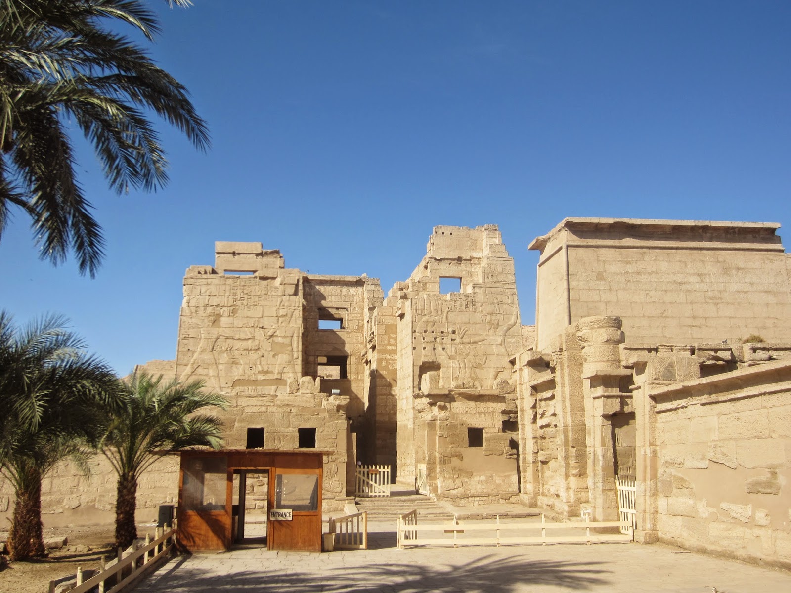 Medinet Habu den tho ky quan kien truc ai cap