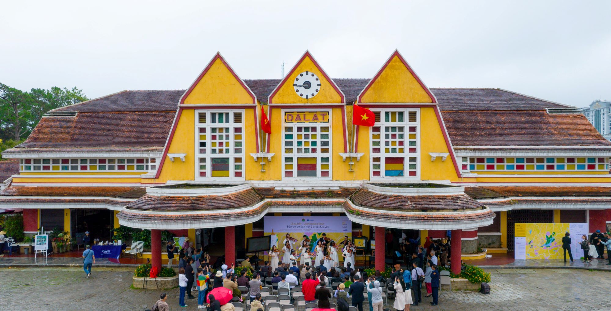 pho ben doi behalf studio ga da lat du lich ban do