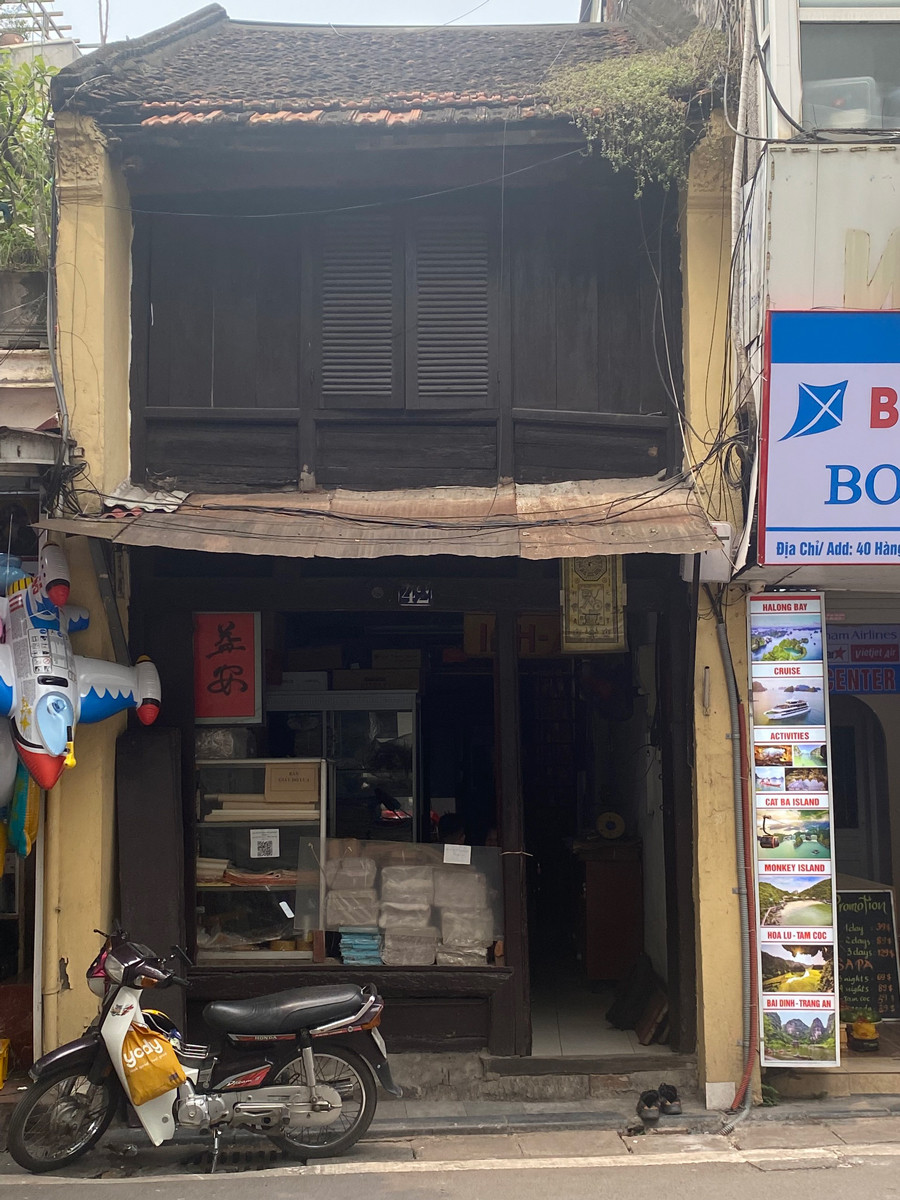 42 pho Hang Can Ha Noi giay do 