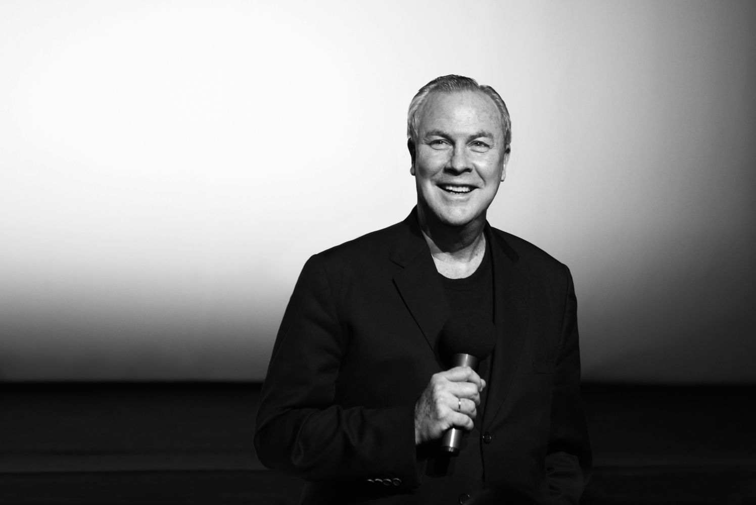 dao dien san khau anh sang robert wilson