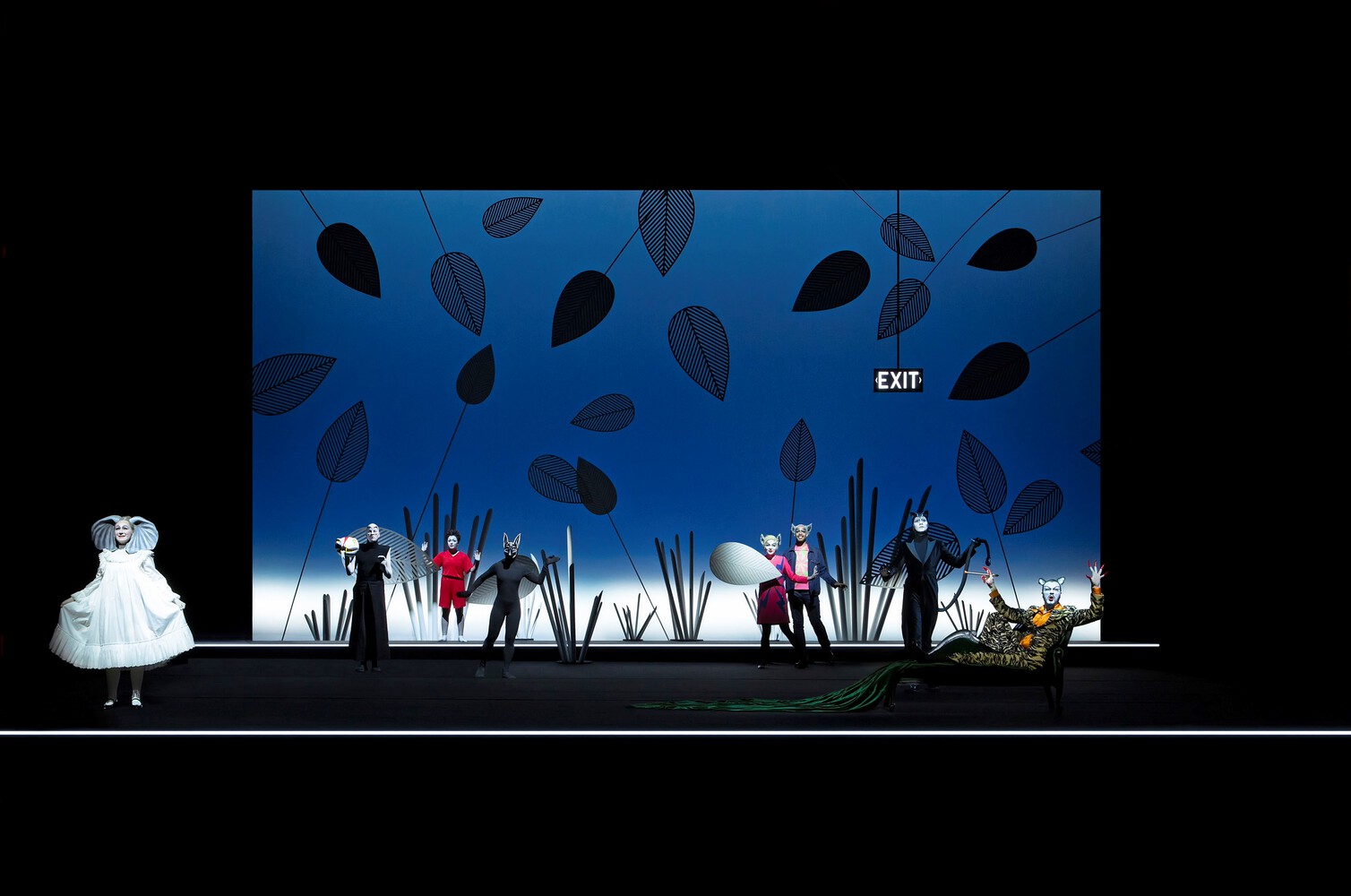 trinh dien san khau dao dien robert wilson anh sang