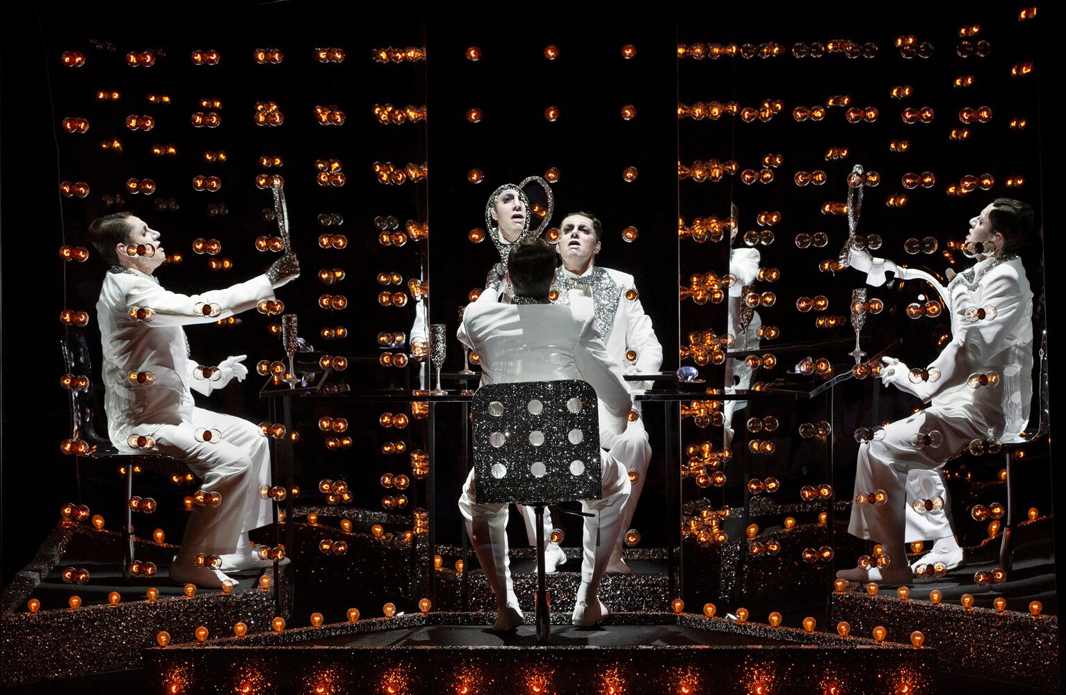 bieu dien san khau kich dao dien robert wilson