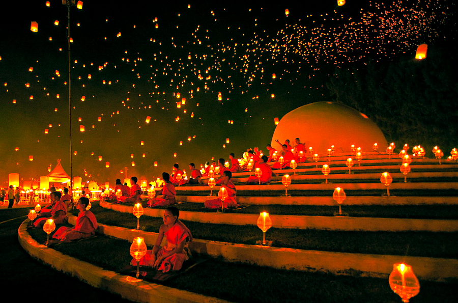 thai lan loy krathong le hoi tha den