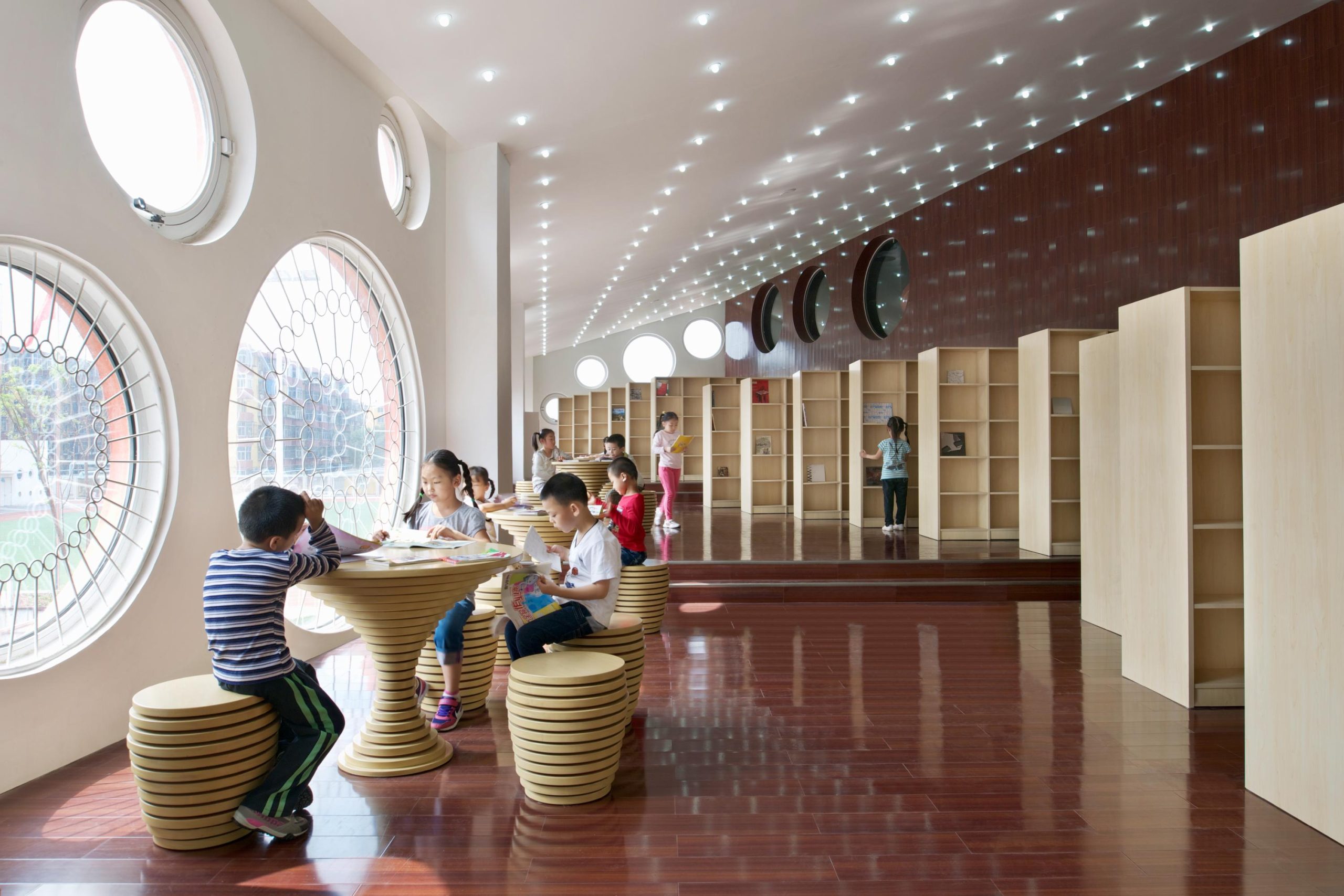 thu vien truong hoc san choi hoc sinh