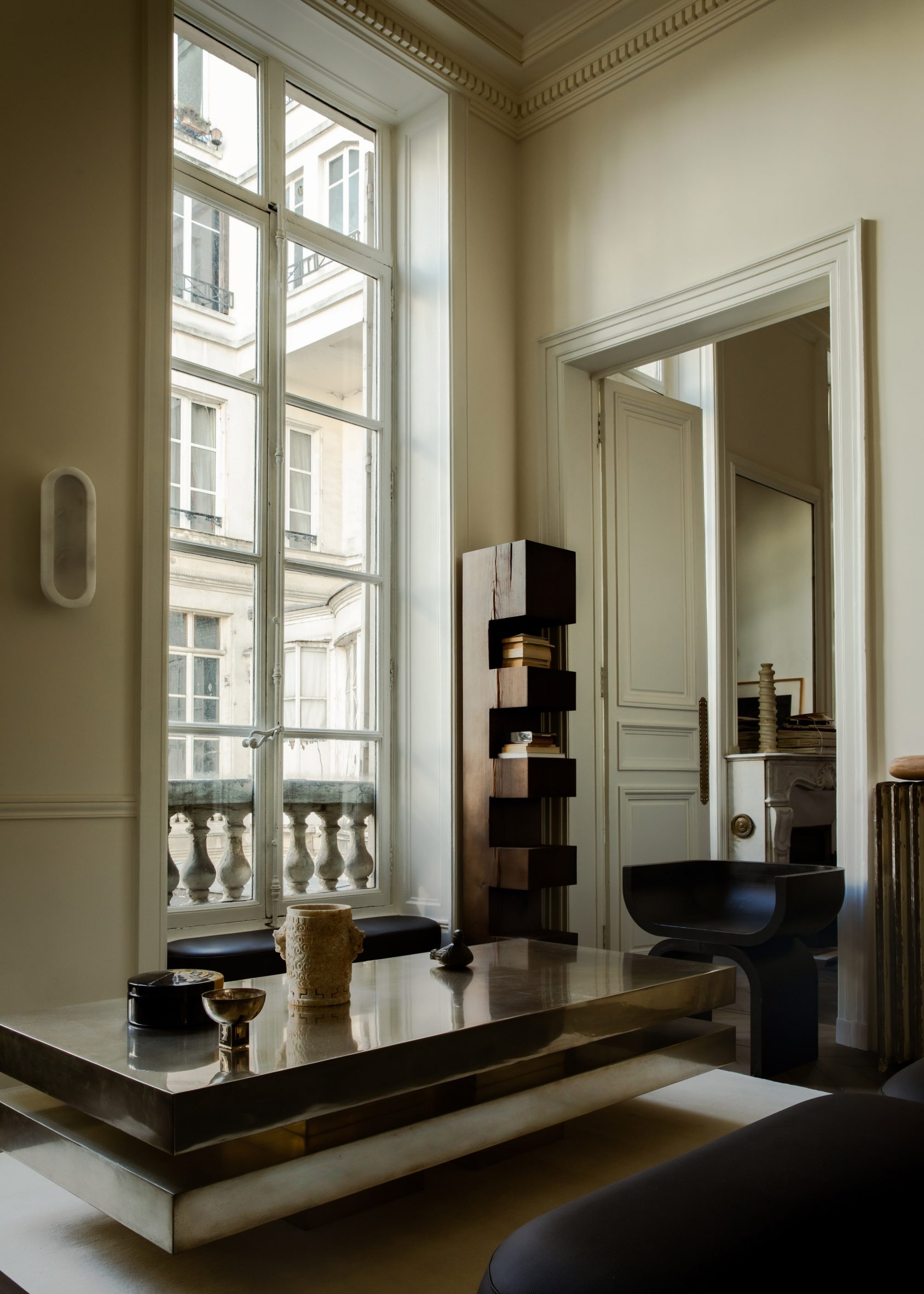 khong gian noi that can ho Paris kien truc Napoleon Bonaparte chu nghia toi gian minimalism Joris Poggioli cai tao