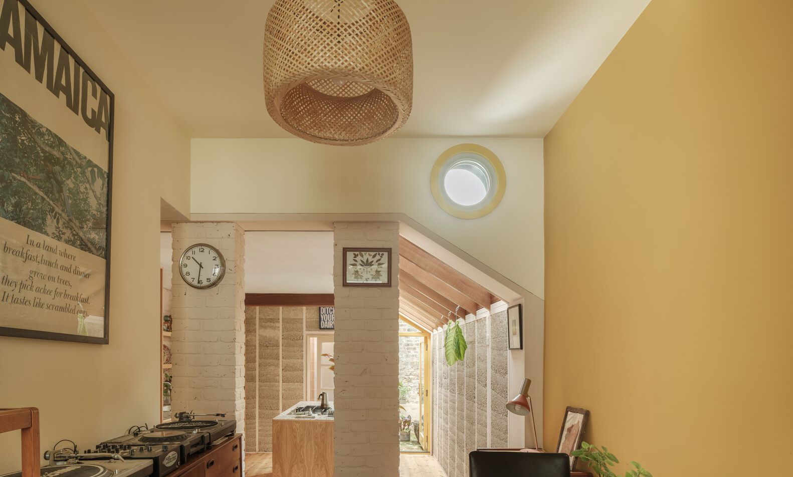ngoi nha Cairn Architects Hackney London House Made by Many Hands