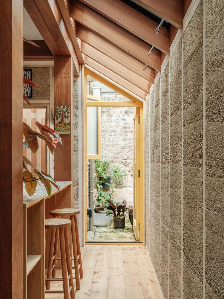 cai tao ngoi nha Cairn Architects Hackney London House Made by Many Hands