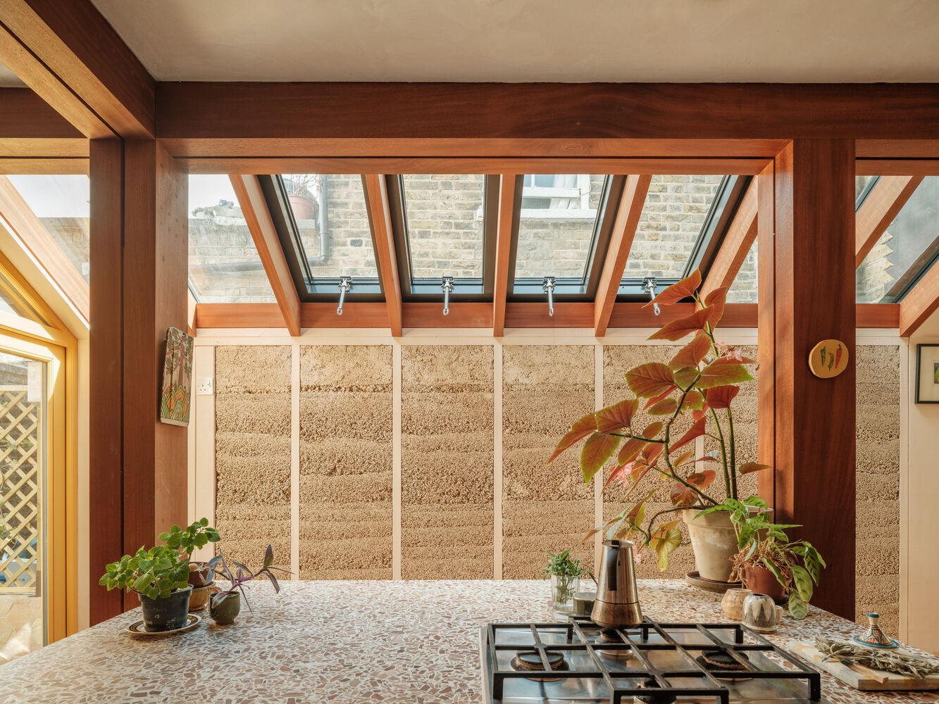 cai tao ngoi nha Cairn Architects Hackney London House Made by Many Hands