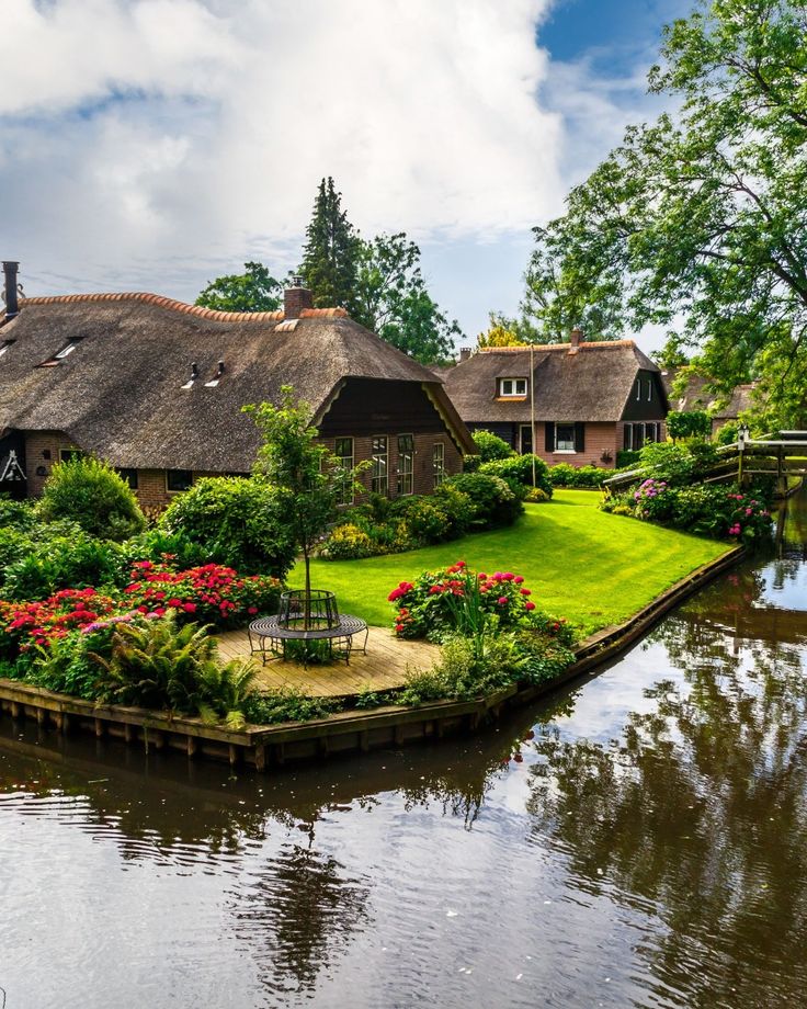 lang co ancient village Giethoorn