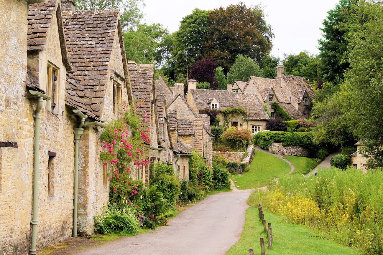 lang co ancient village Bibury Britain