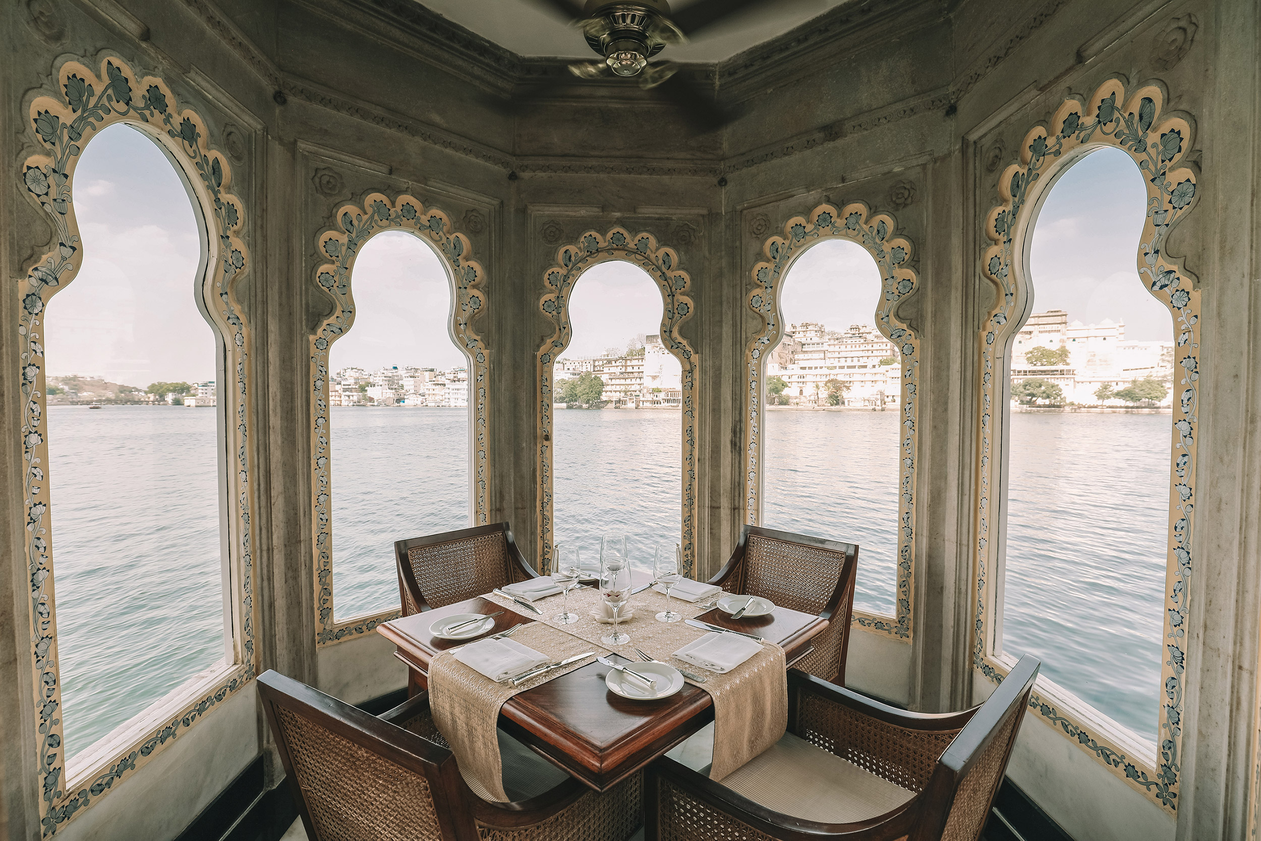 khach san taj lake palace kien truc di san Udaipur