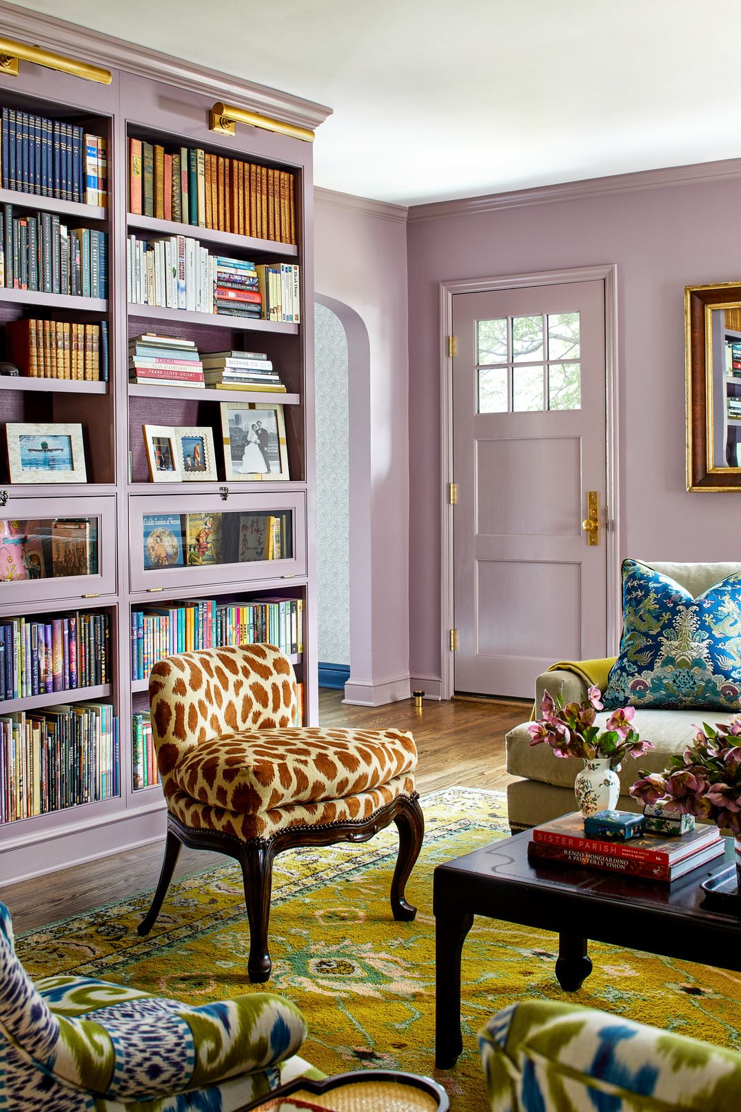 ke sach bookshelf meo trang tri