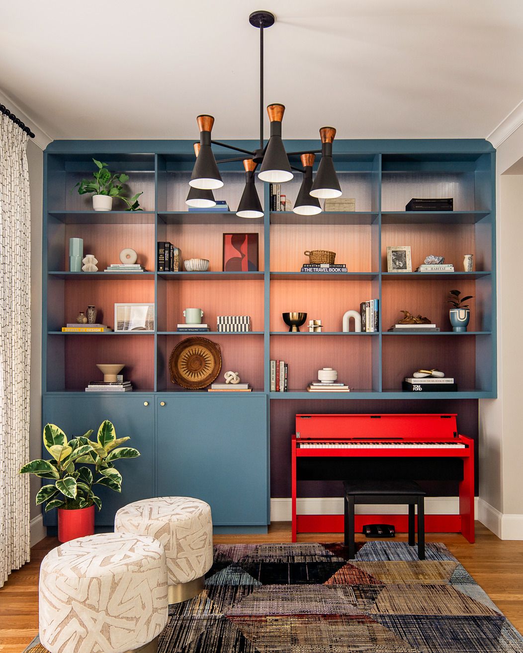 ke sach bookshelf meo trang tri