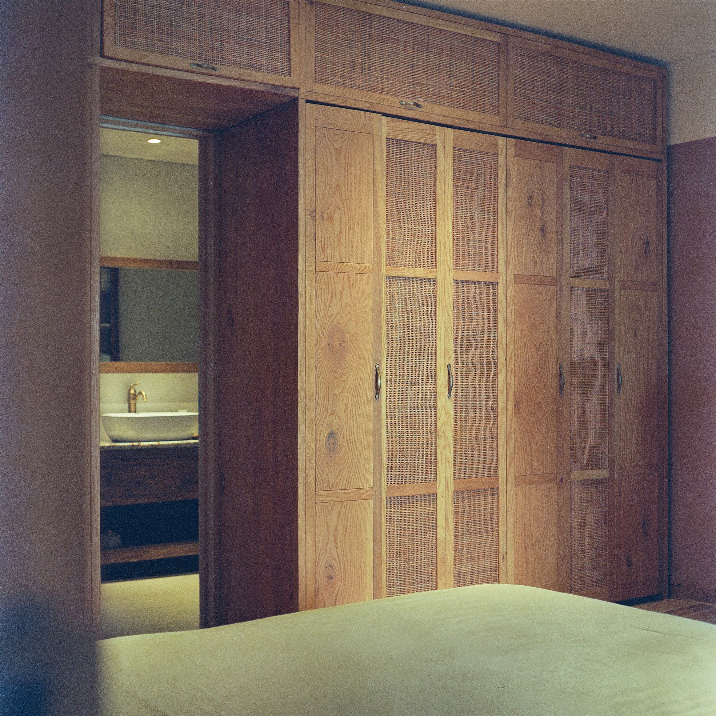 tu quan ao phong ngu noi that cai tao do go tora studio