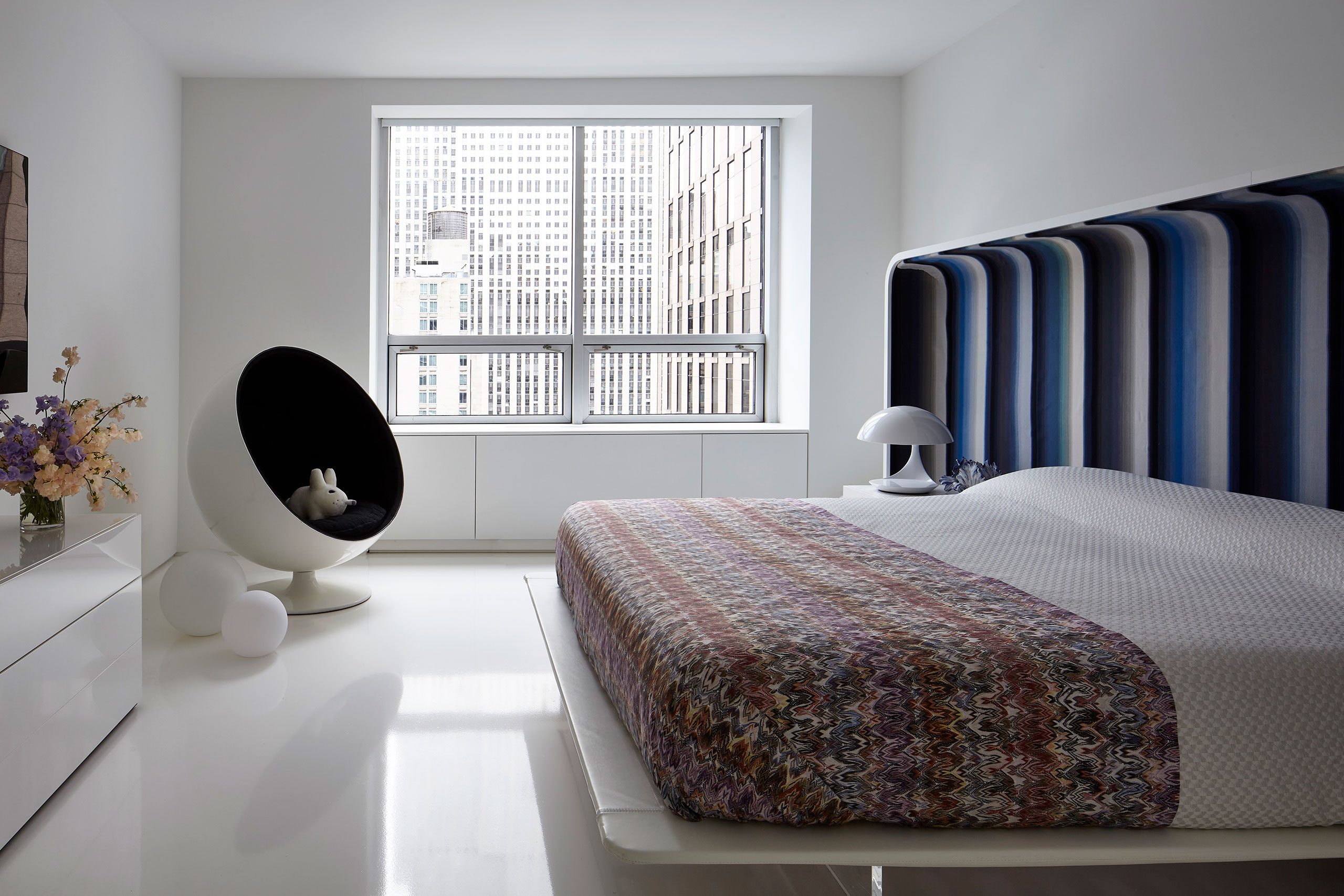 noi that phong ngu can ho new york manhattan space age retro futuristic
