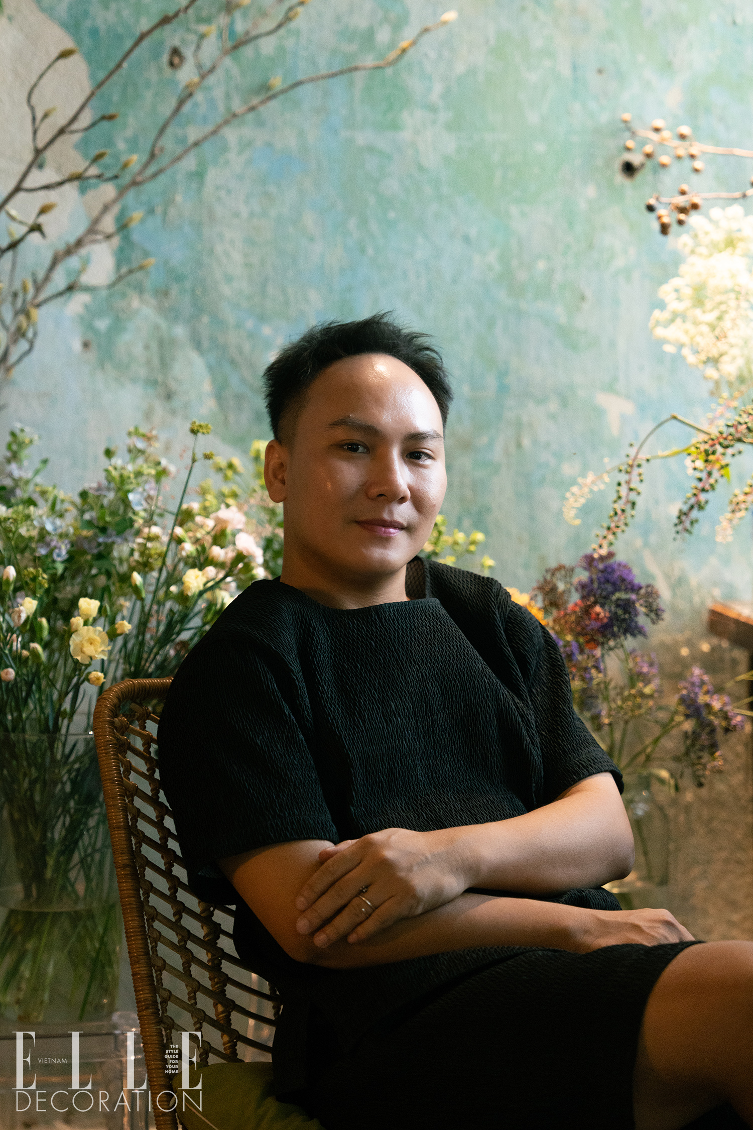 Son Tran florist nghe si cam hoa