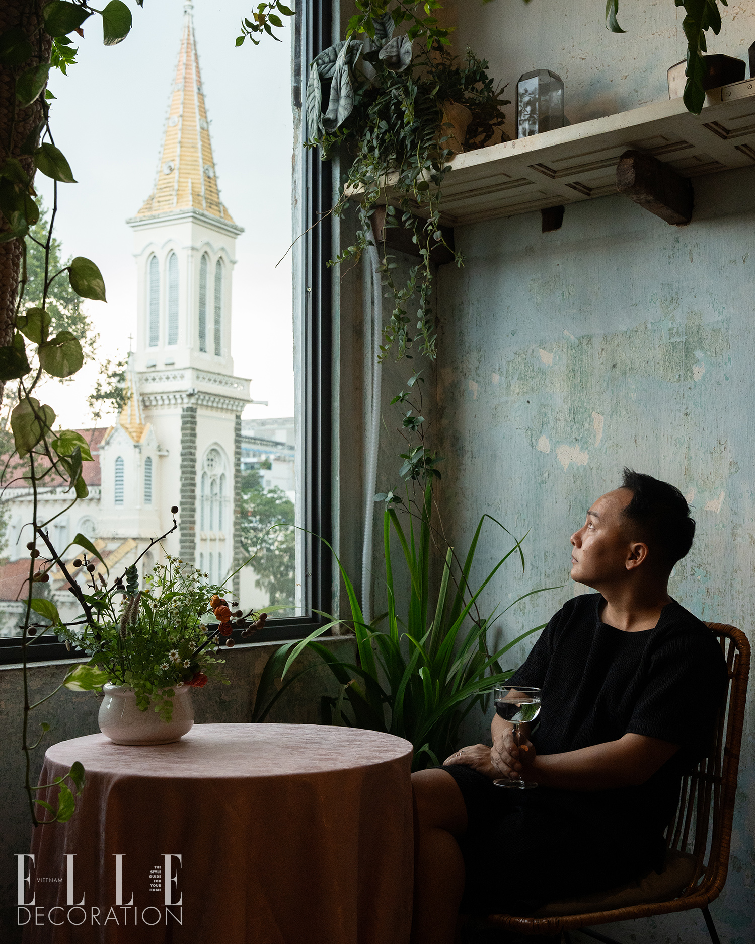 Son Tran florist nghe si cam hoa