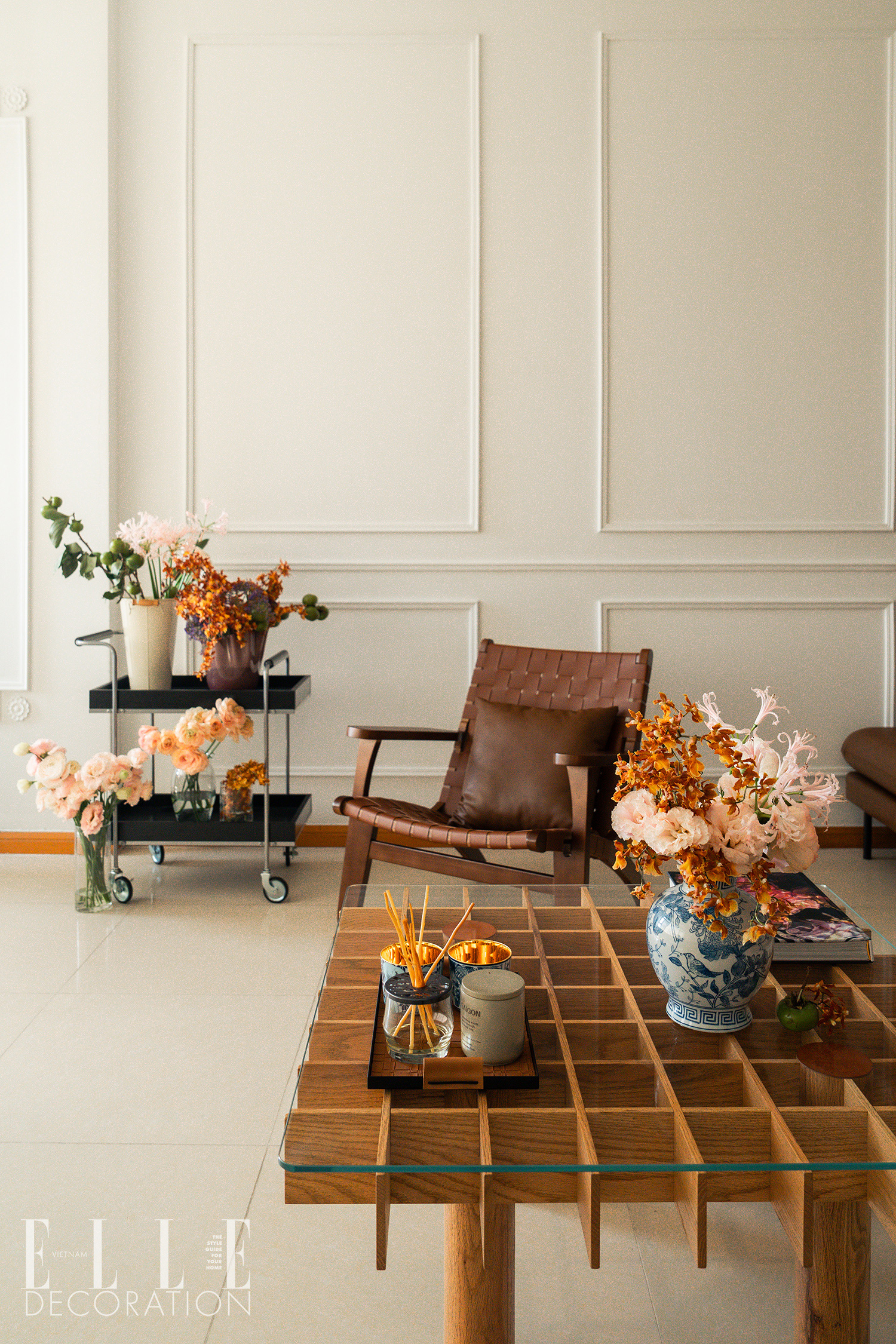 Florist Minh Ngoc cam hoa noi that daily meng