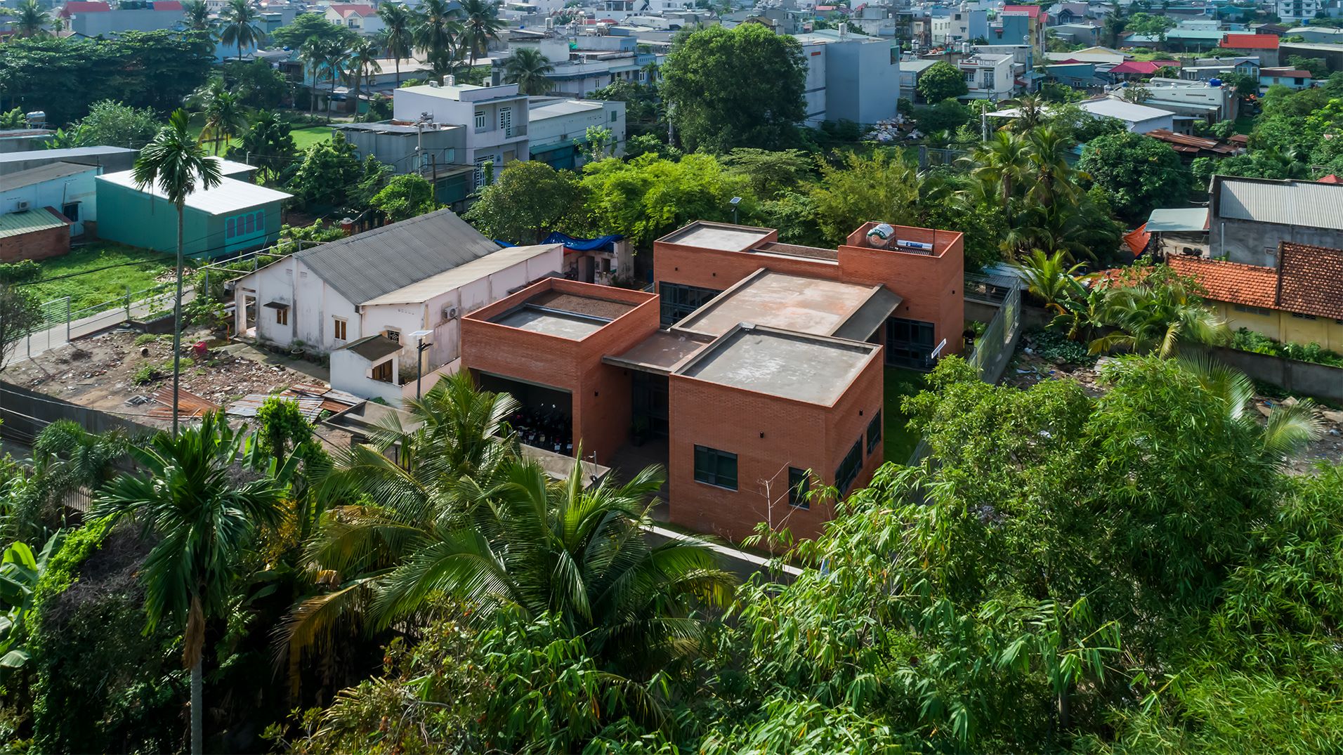 cong trinh nha o Nam House kien truc hien dai nhiet doi CTA | Creative Architects