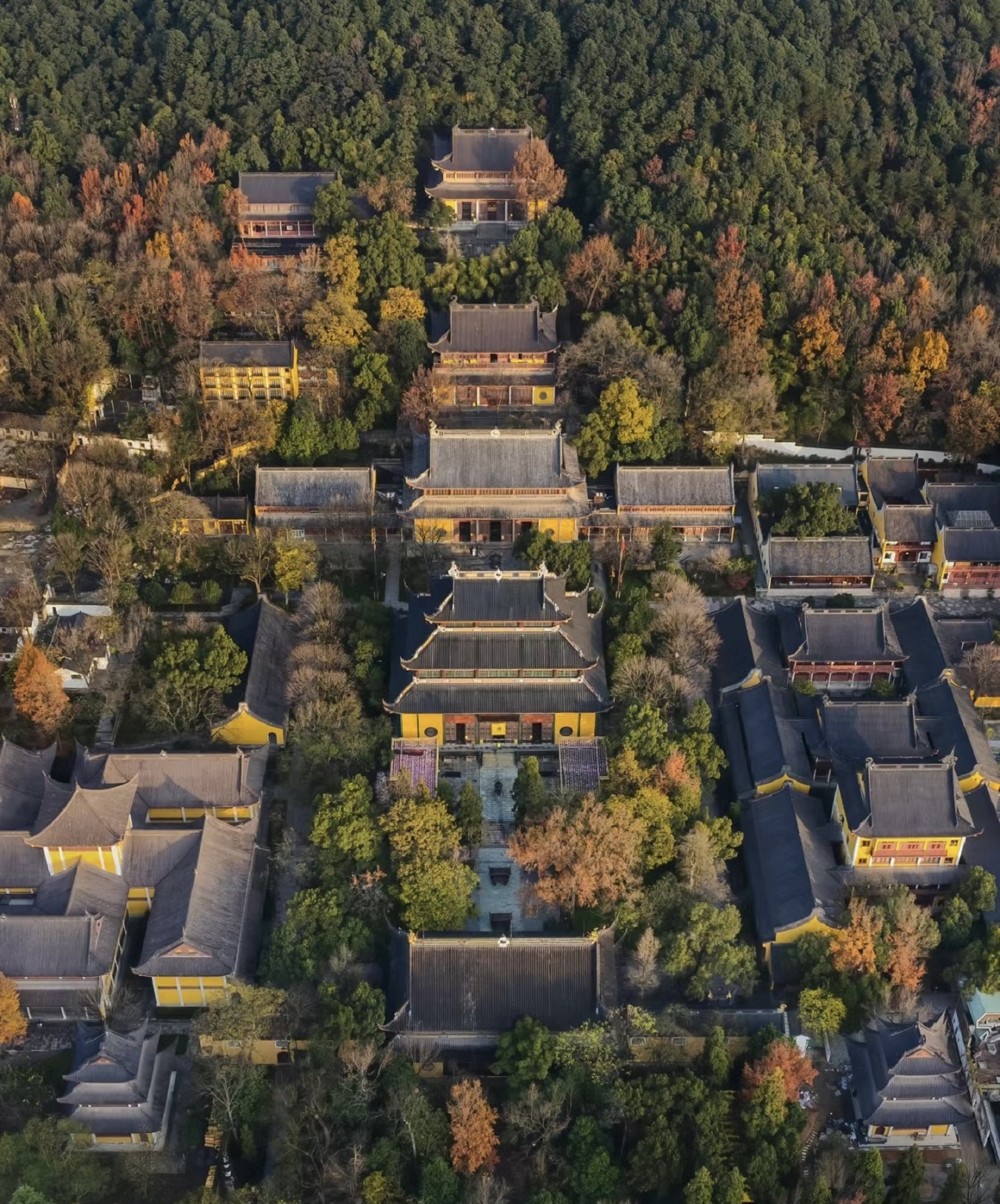 chua linh an hang chau du lich