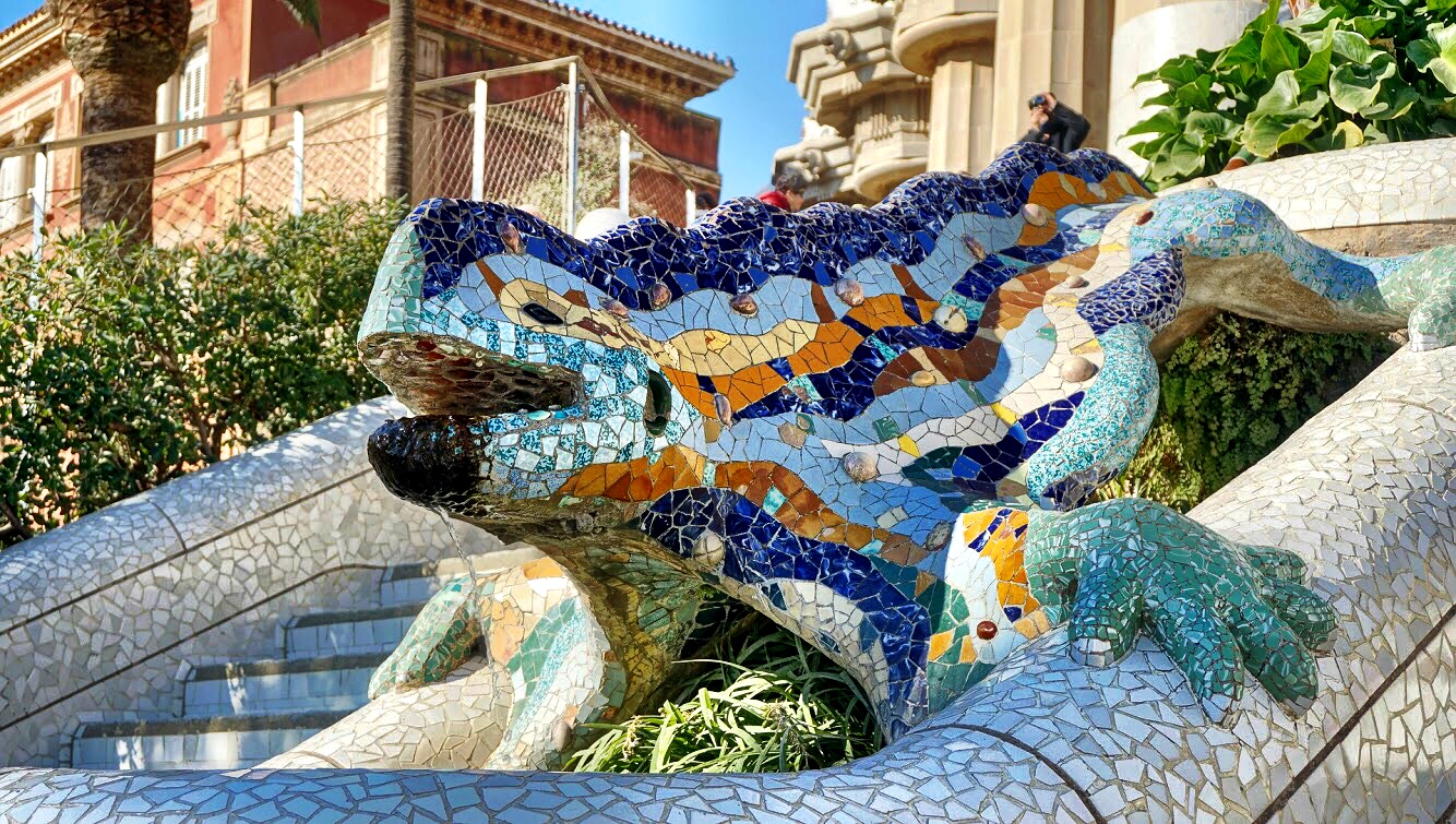 casa batllo antoni gaudi kien truc kham mosaic