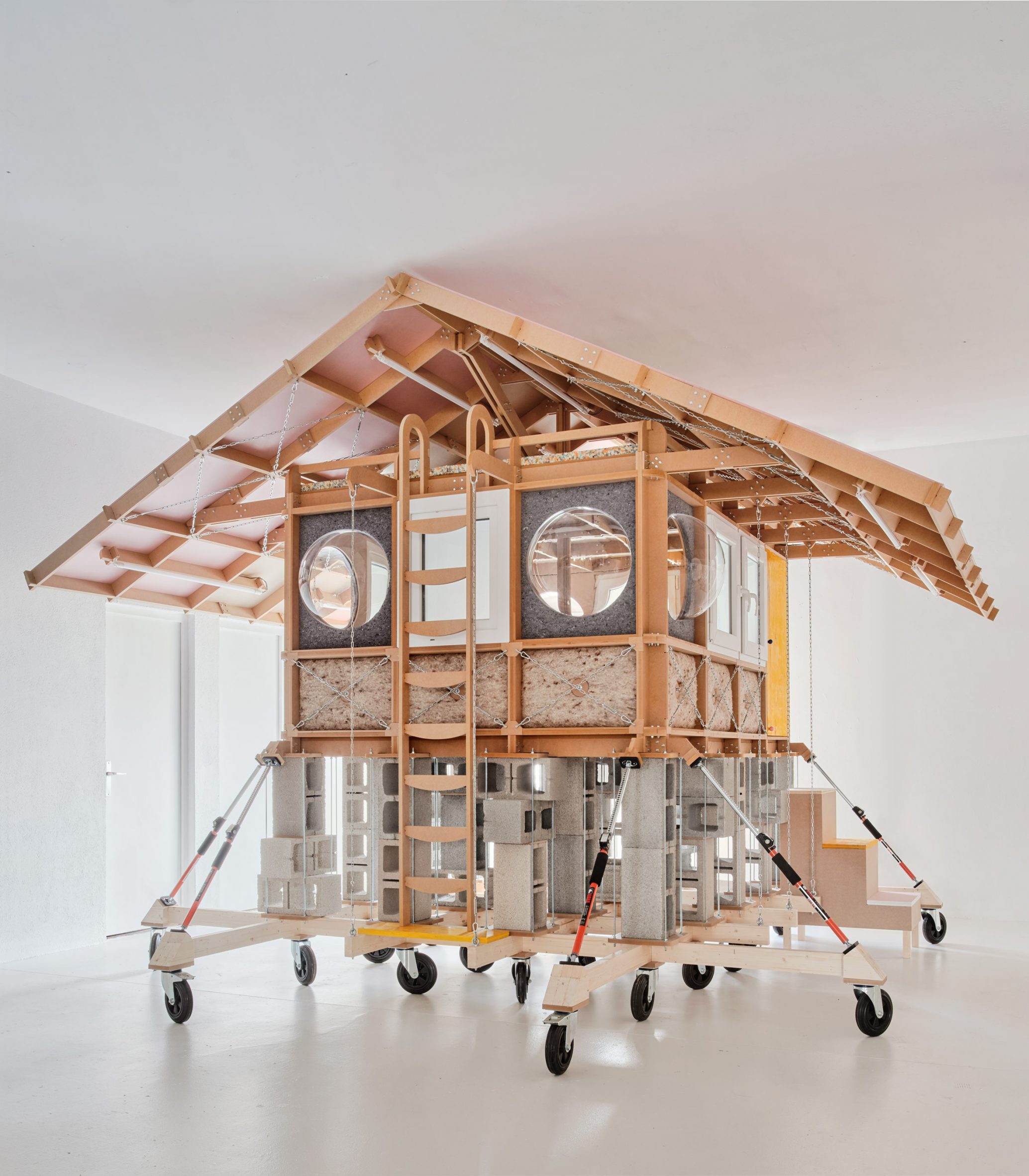 can phong gac xep di dong studio Takk Mireia Luzárraga Alejandro Muiño Barcelona