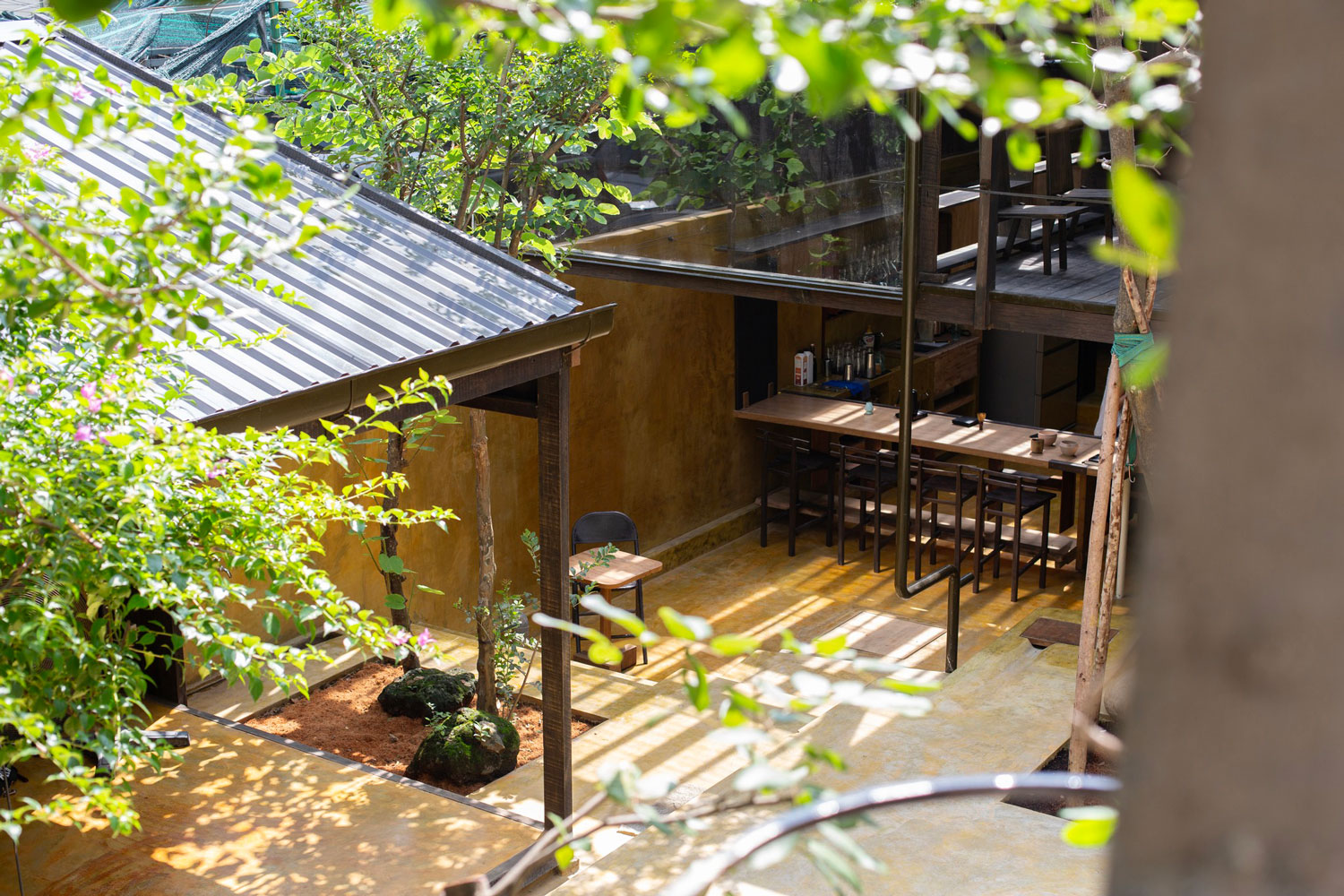 Gom Saigon 1 san vuon