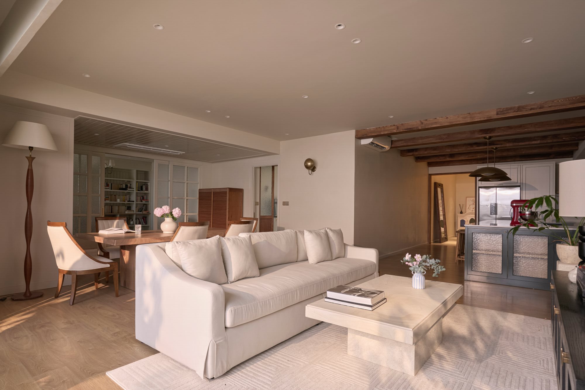 phong khach noi that can ho modern farmhouse