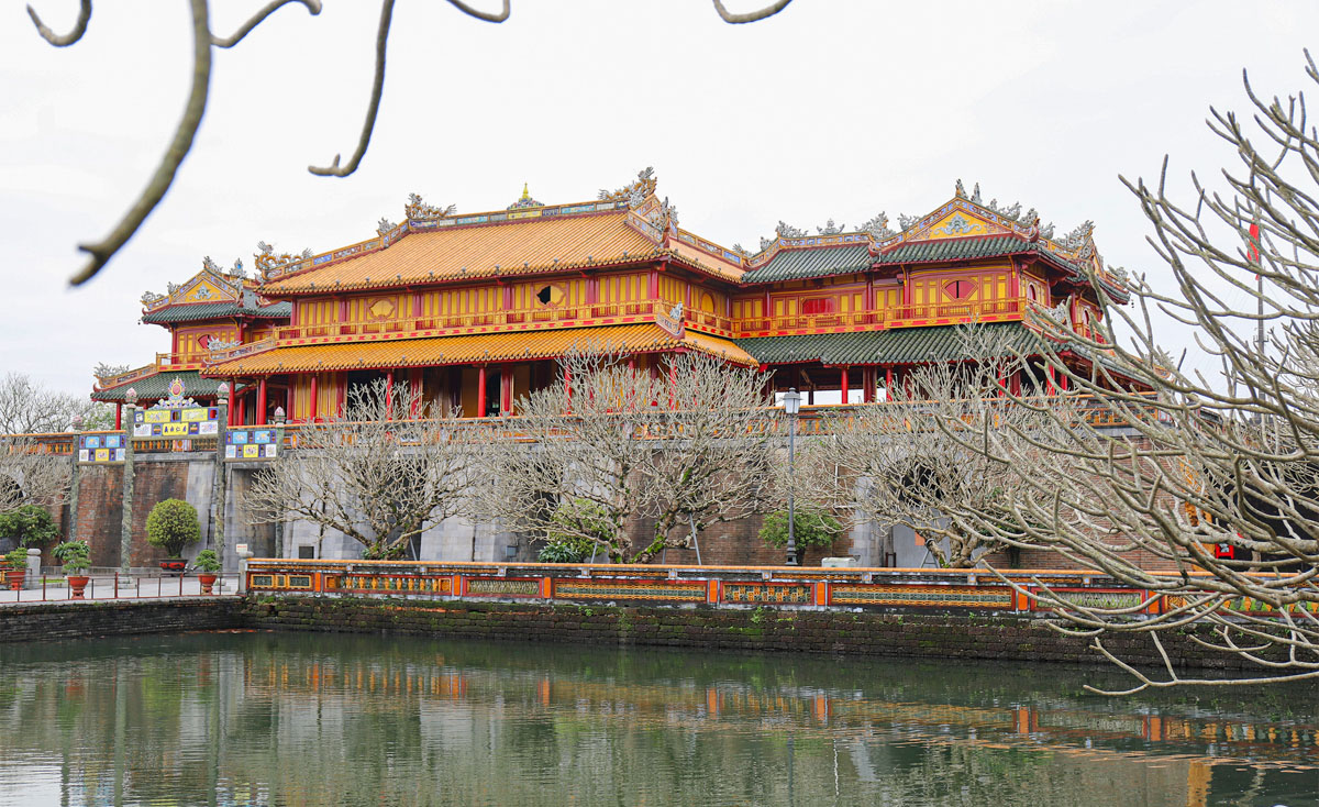 ngu phung lau ngo mon hoang thanh hue tu cam thanh bac kinh ung thien mon lac duong