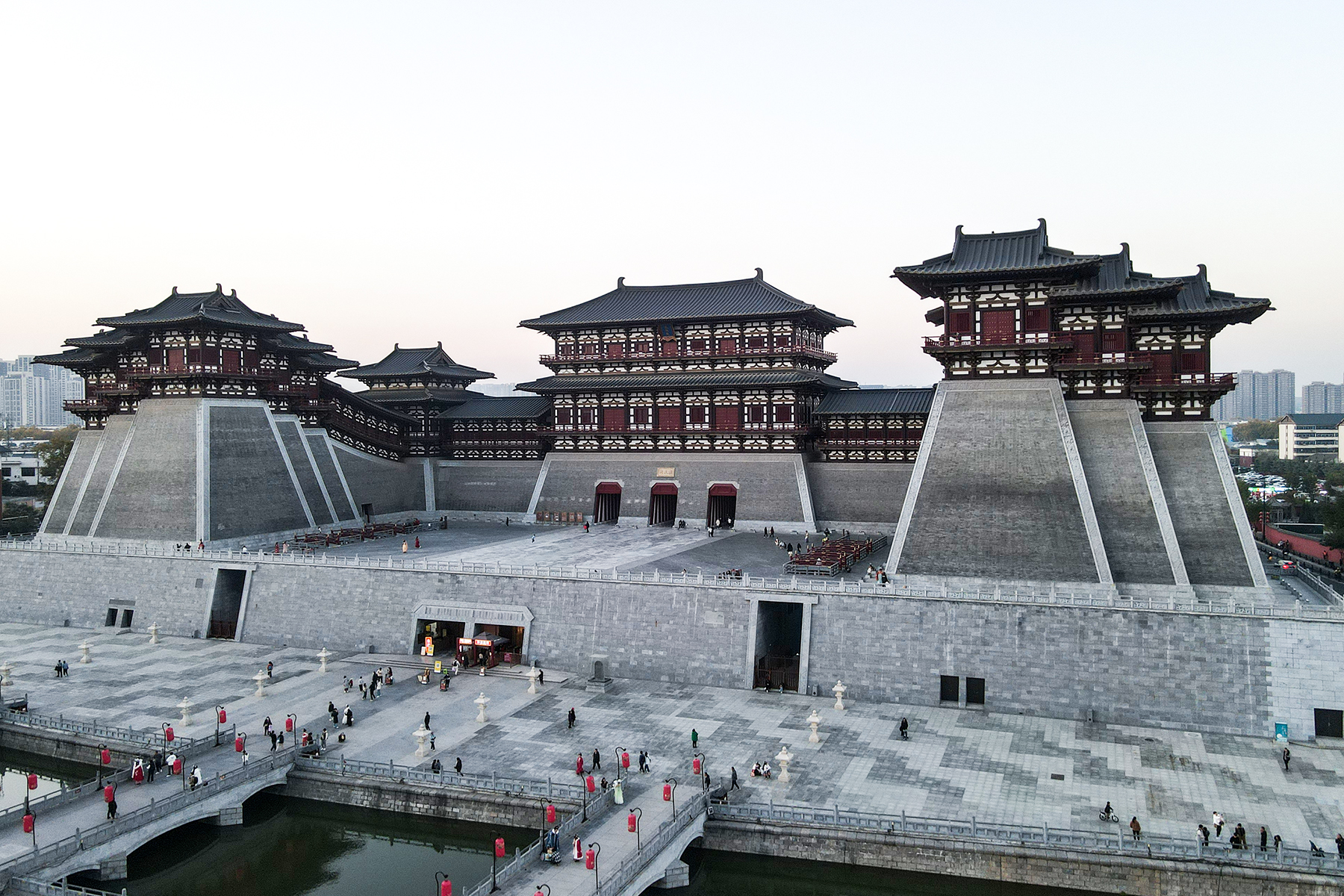 ngo mon hoang thanh hue tu cam thanh bac kinh ung thien mon lac duong