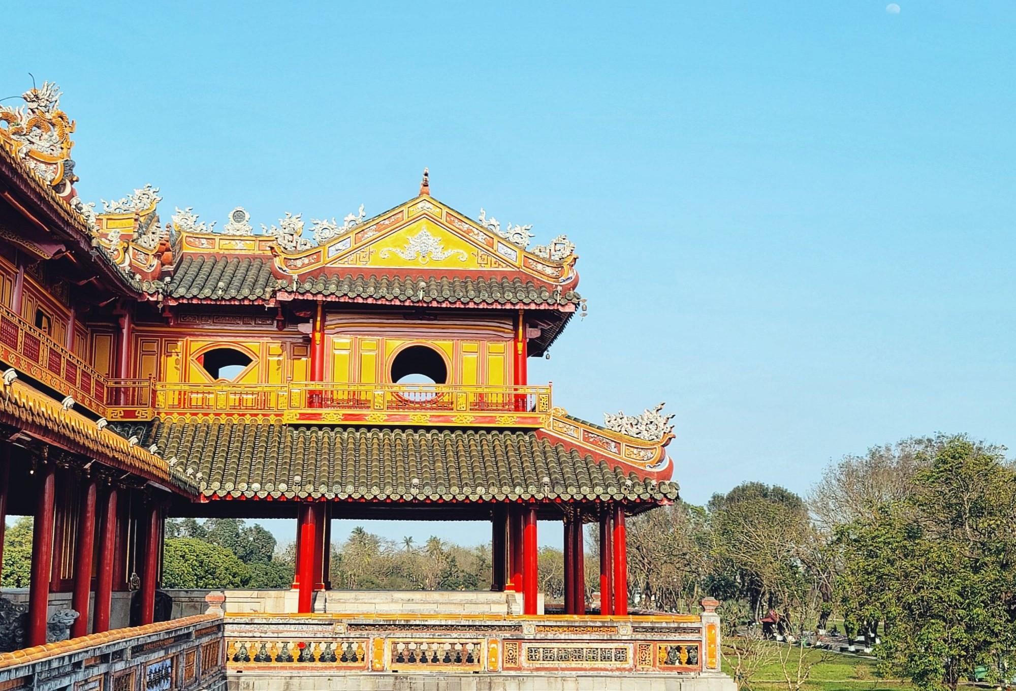 ngu phung lau ngo mon hoang thanh hue tu cam thanh bac kinh ung thien mon lac duong