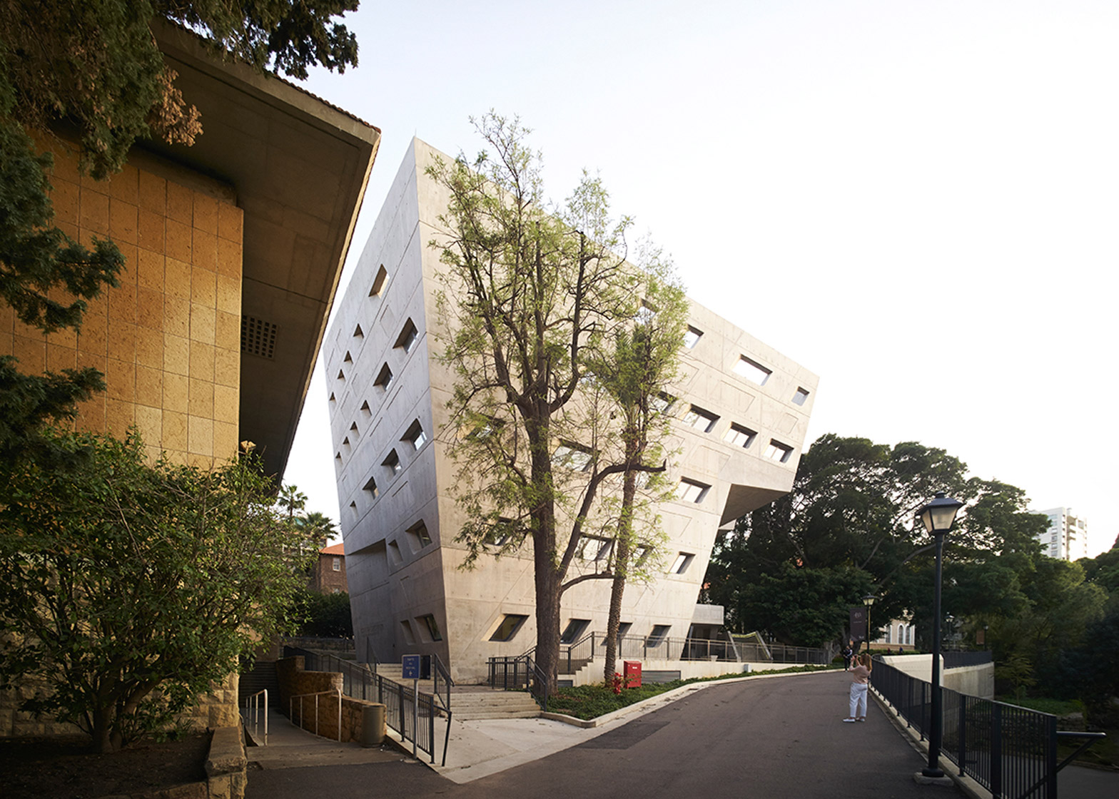 zaha hadid Issam Fares zaha hadid kien truc hoi giao