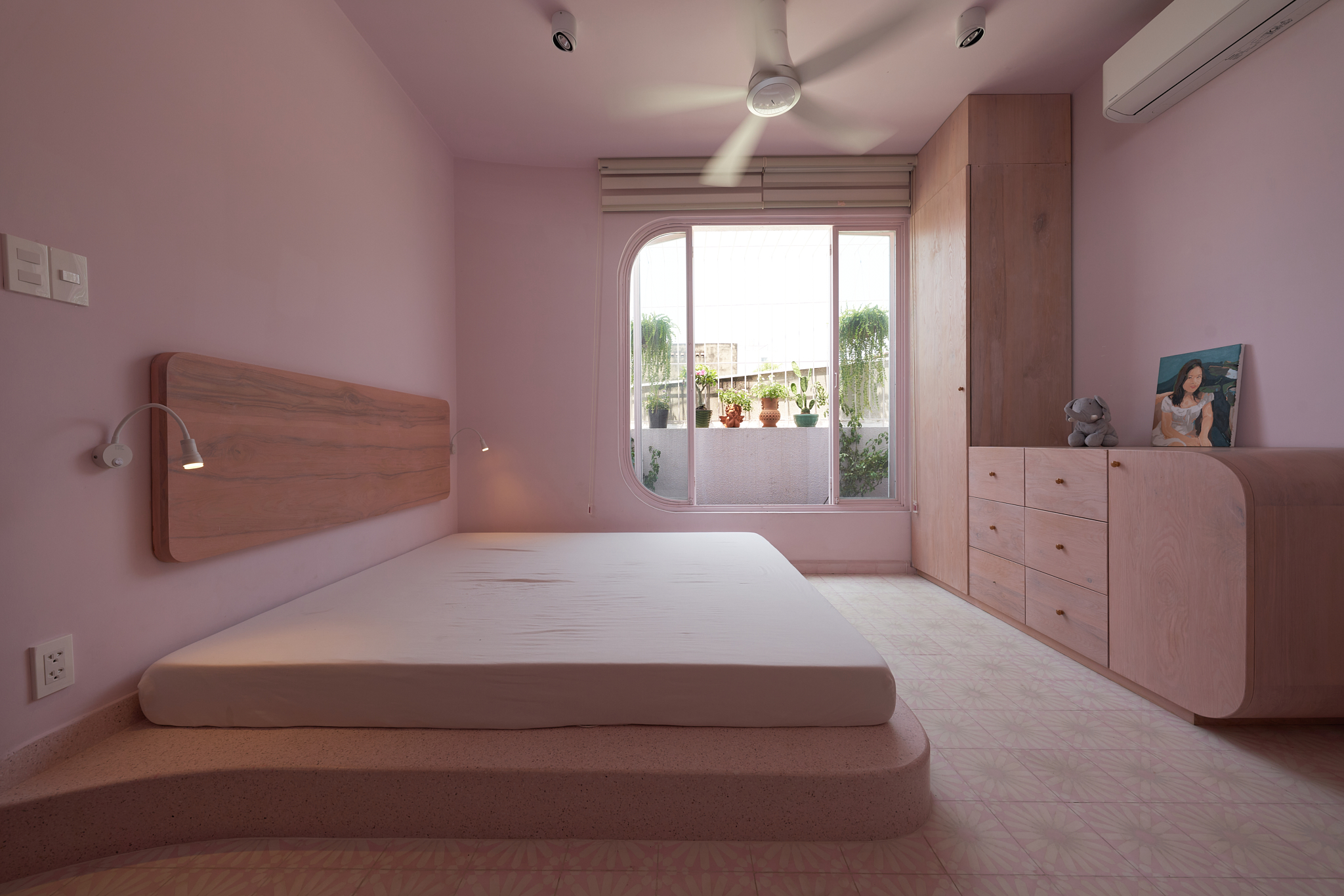 phong ngu noi that mau hong Pinky House