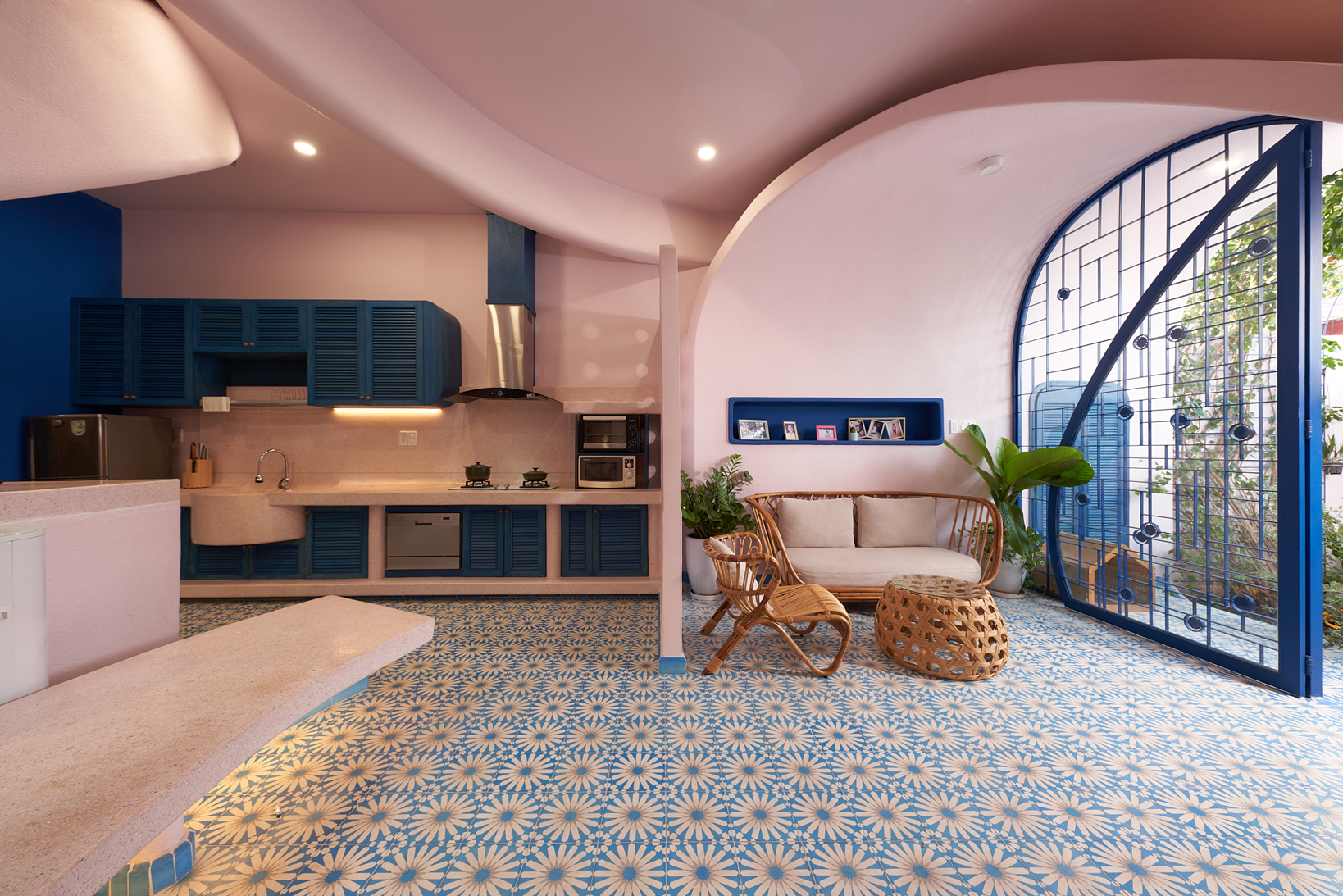 noi that kien truc mau hong duong cong Pinky House