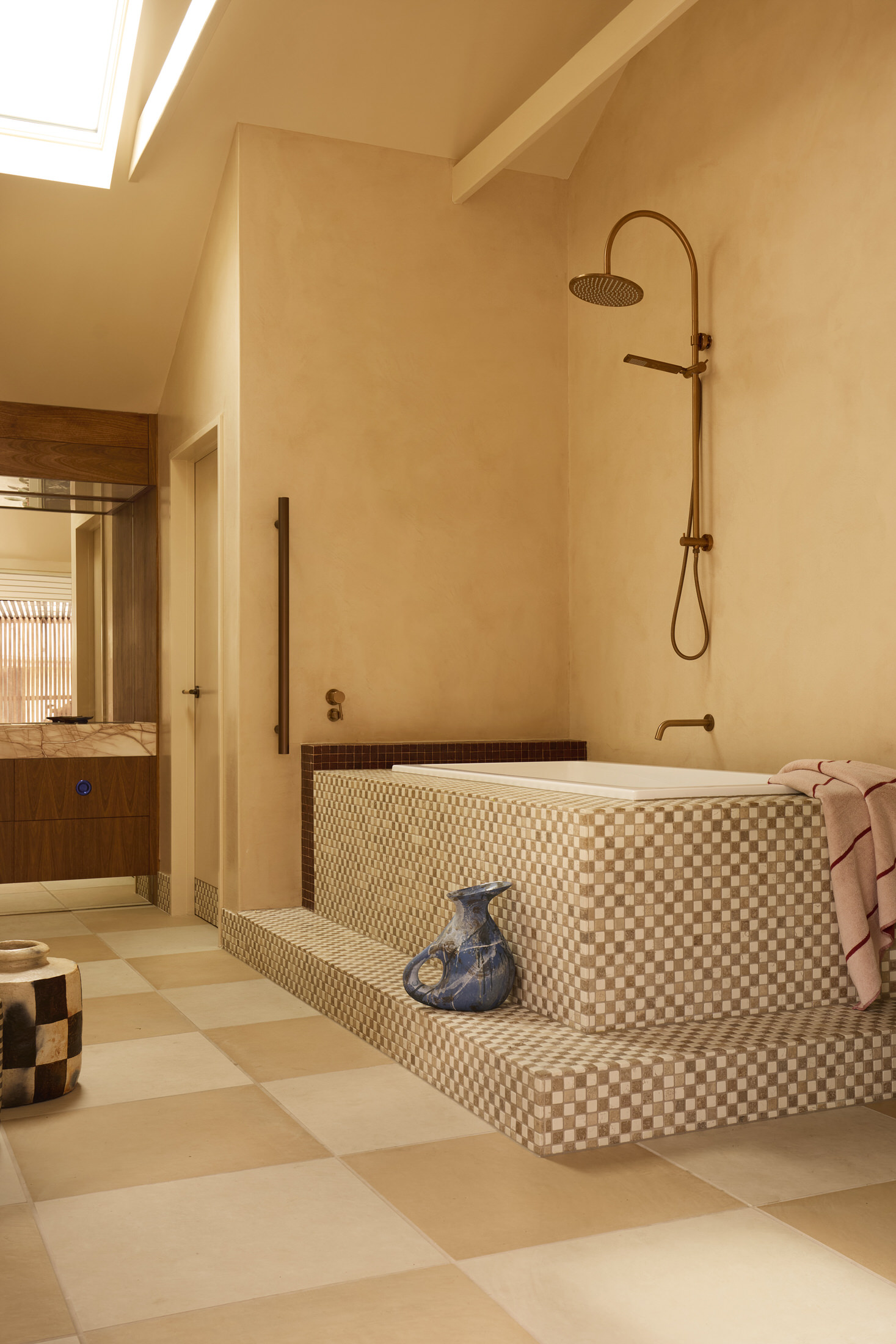 phong tam bon tam mosaic