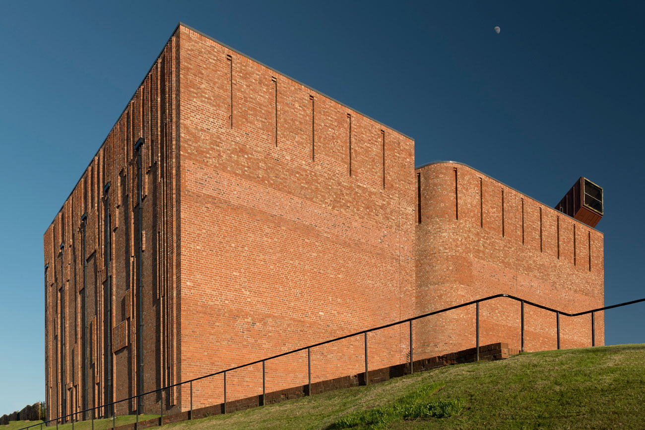 Gillespie, Kidd & Coia Andy MacMillan Isi Metzstein St. Bridge kien truc hien dai gach