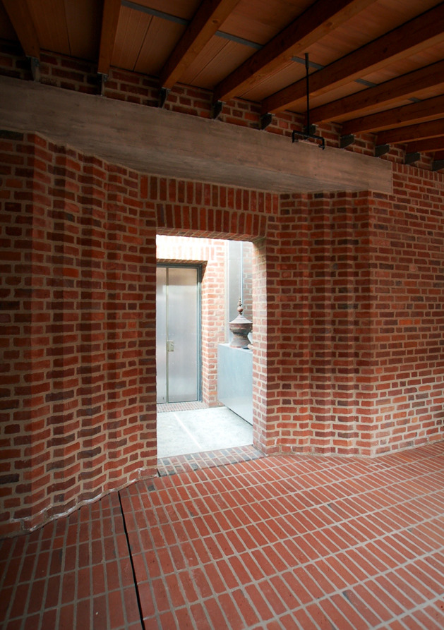 Heinz Bienefeld Kühnen 1988 duc kien truc hien dai gach brick expressionism