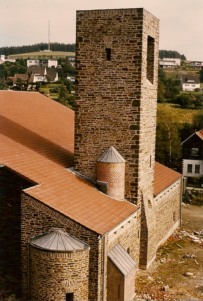 phong cach Brick Expressionism Heinz Bienefeld Kühnen 1988 duc Bonifatius