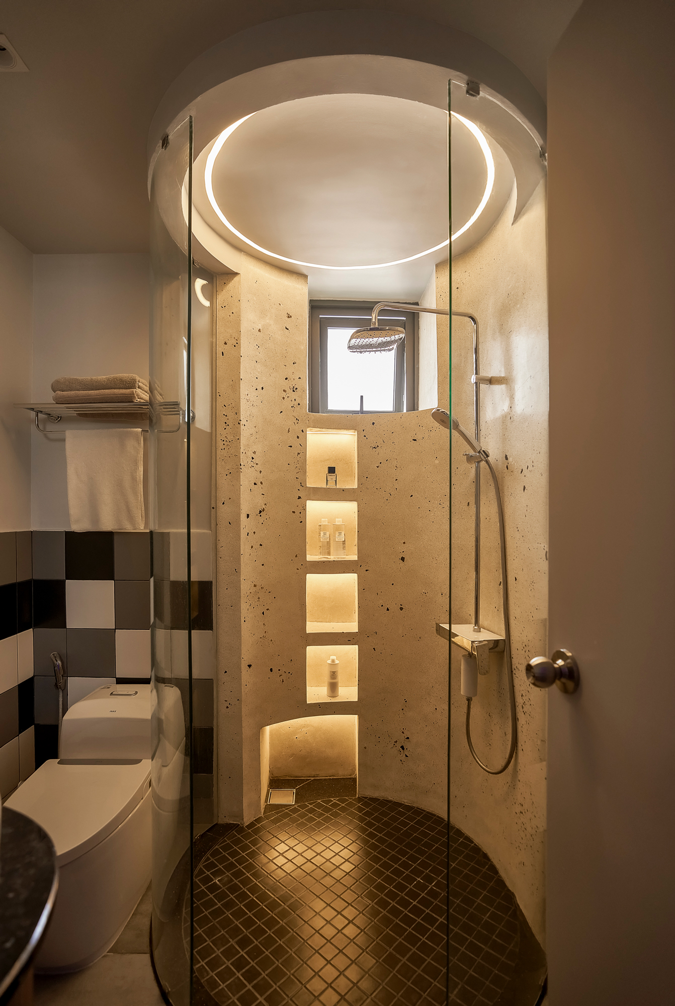 noi that phong tam toilet sputnik concept