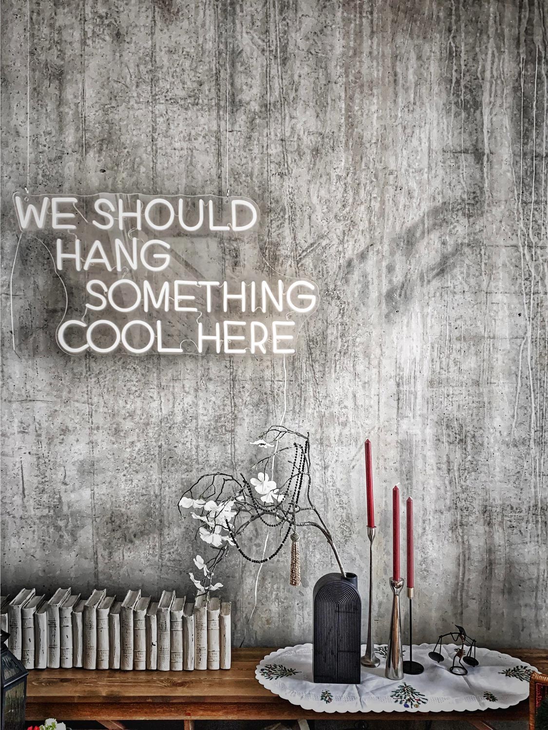 neon sign den noi that tuong be tong