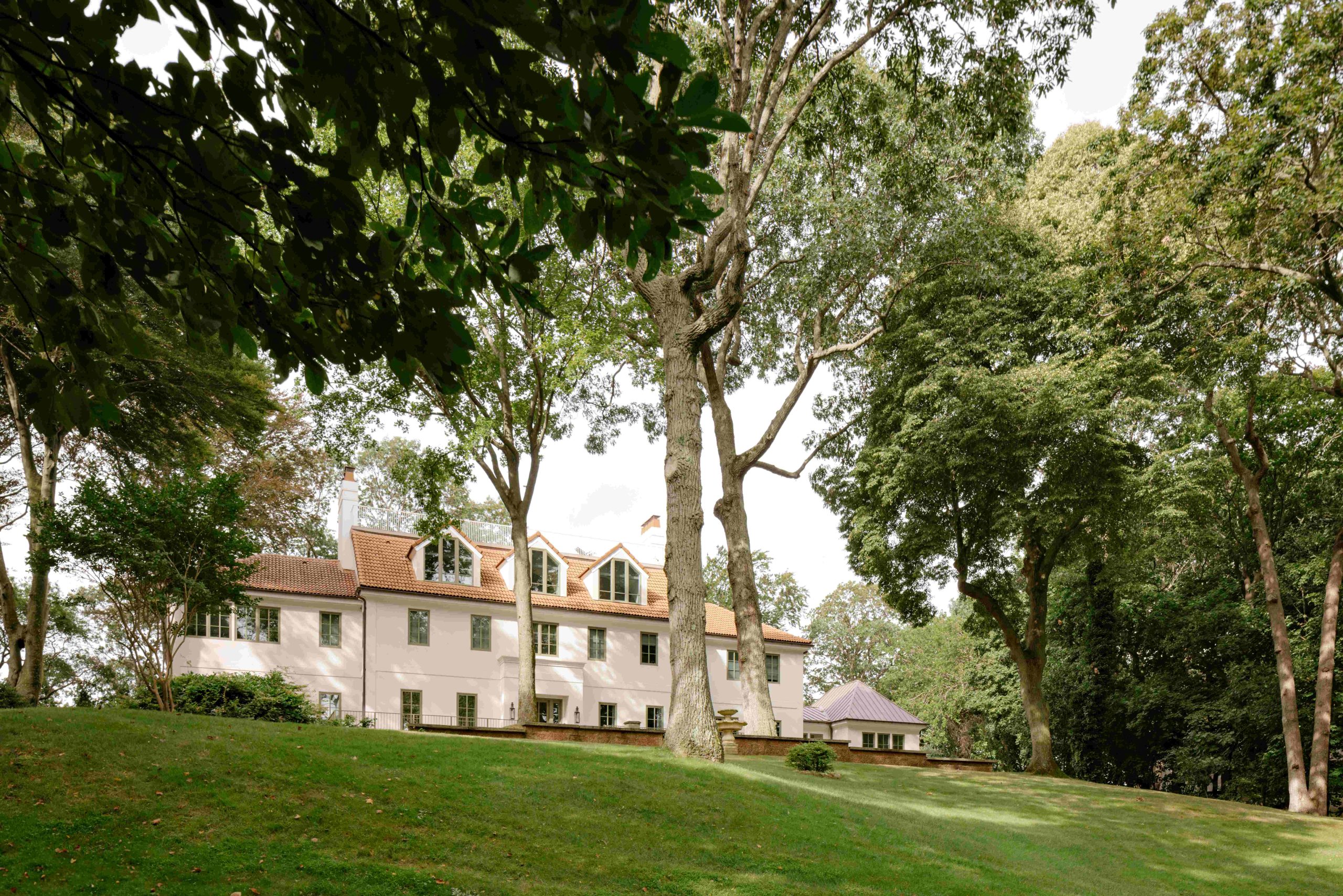 Setauket biet thu Long Island villa New York phong cach Tuscan Evan Edward