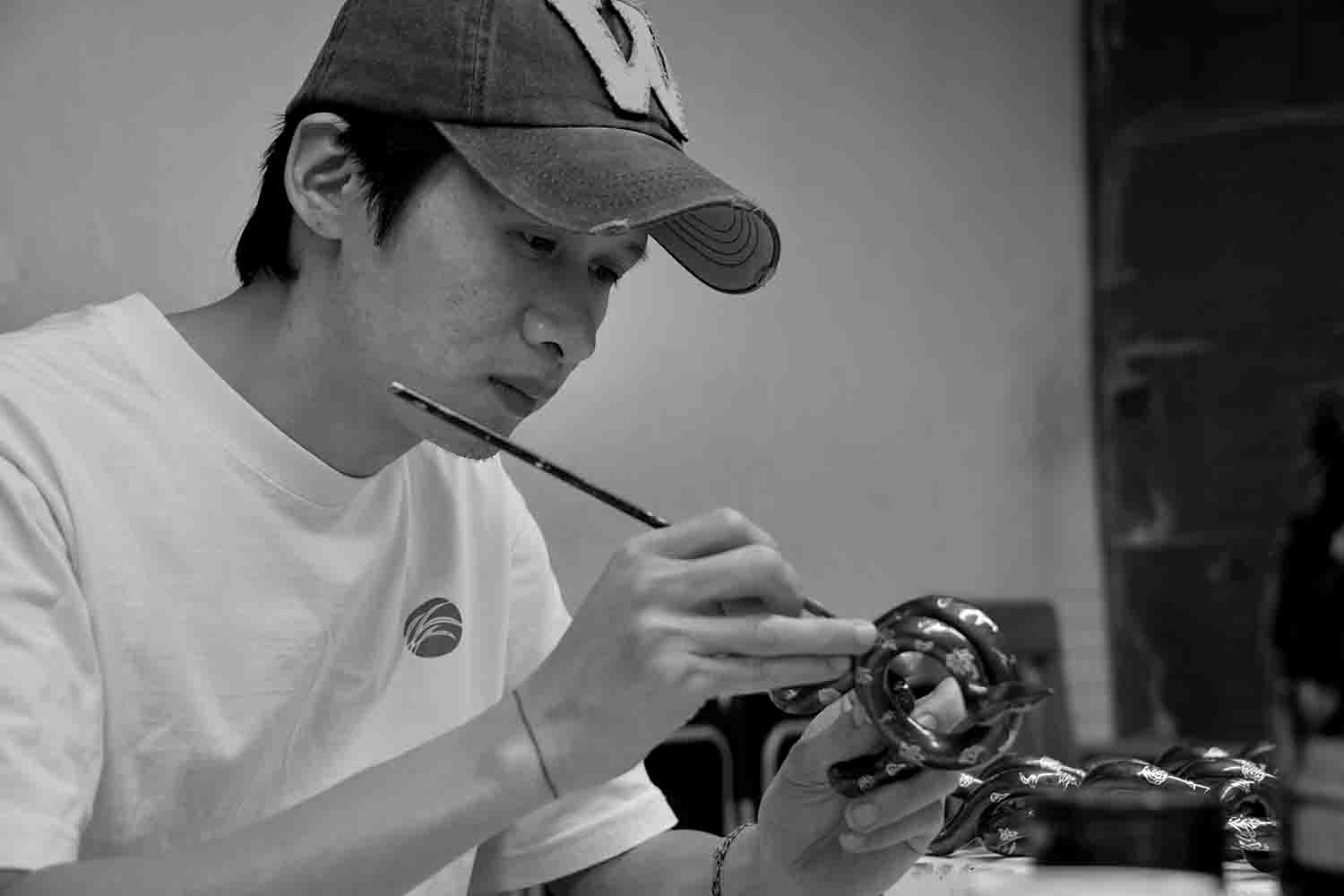 Hoa si Le Huy lamphong studio