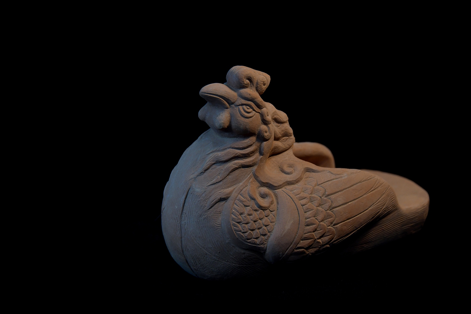 Ga hoa than chiec hai tuong dieu khac gom